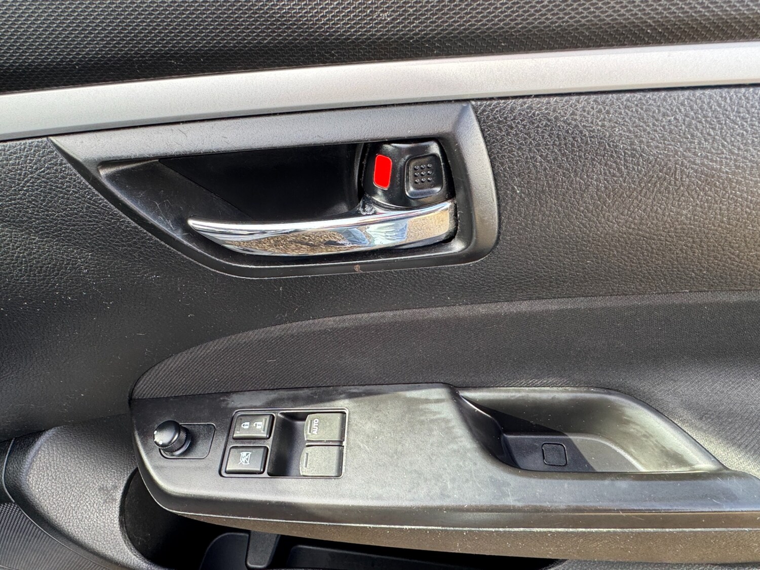 Used Suzuki Swift 2015 for sale - 77640230: Photo 26