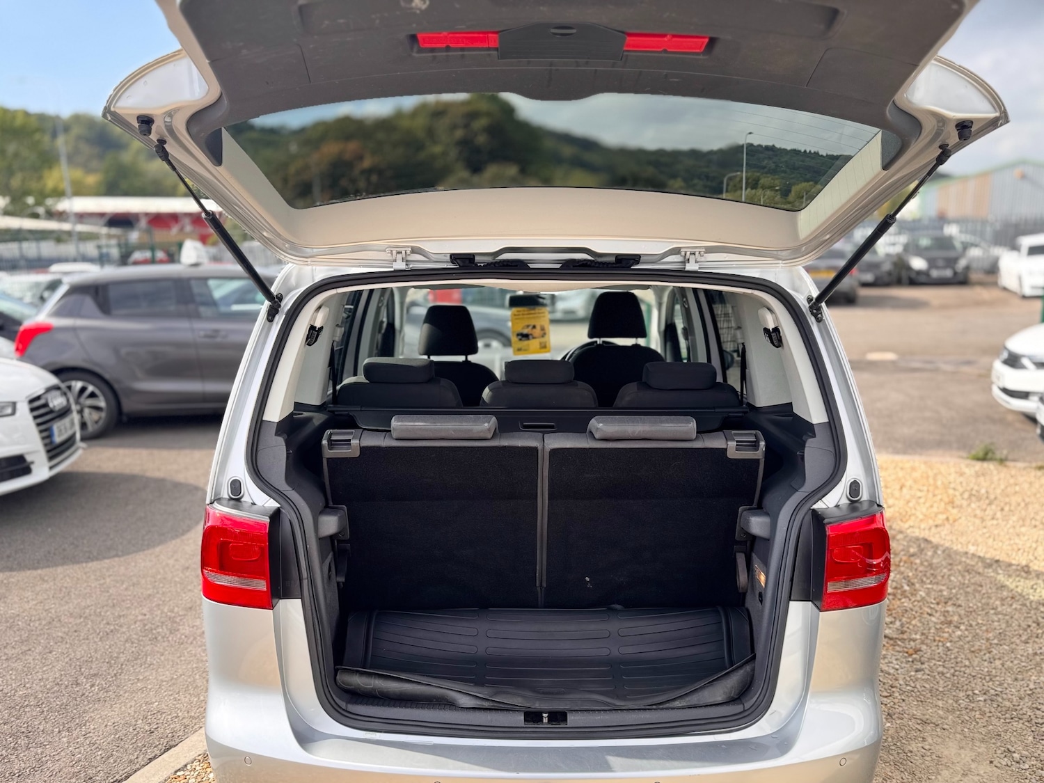 Used Volkswagen Touran 2011 for sale - 76422155: Photo 21