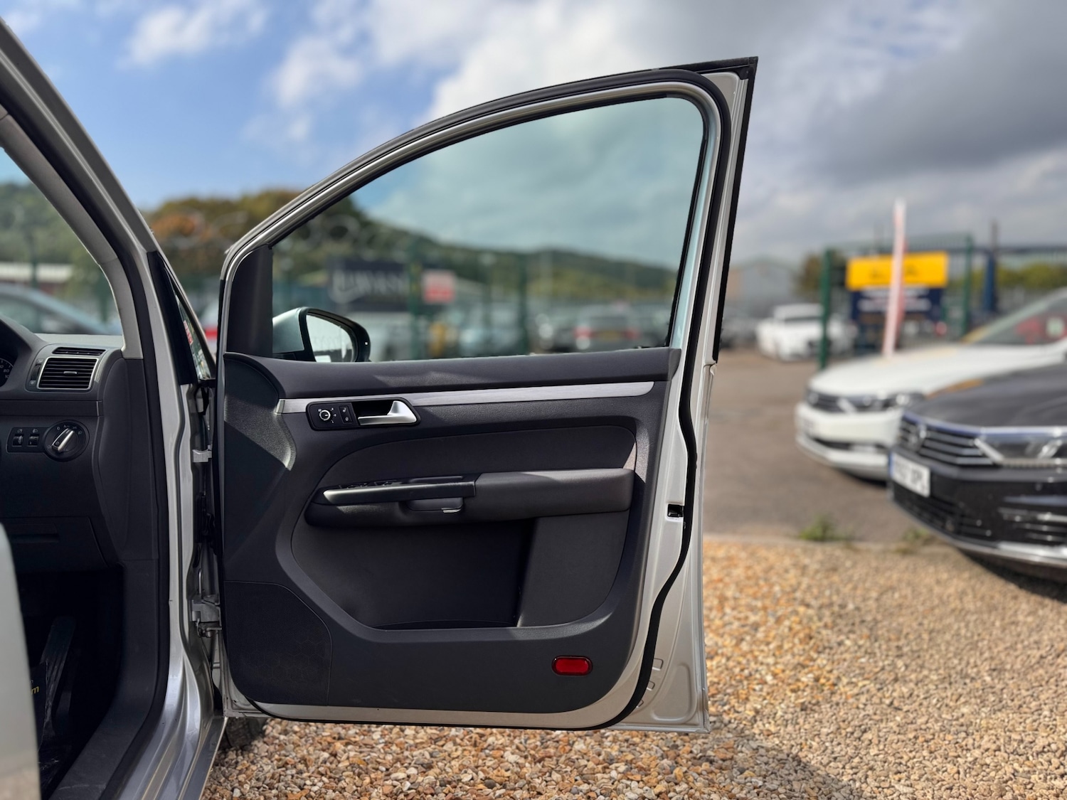 Used Volkswagen Touran 2011 for sale - 76422155: Photo 26