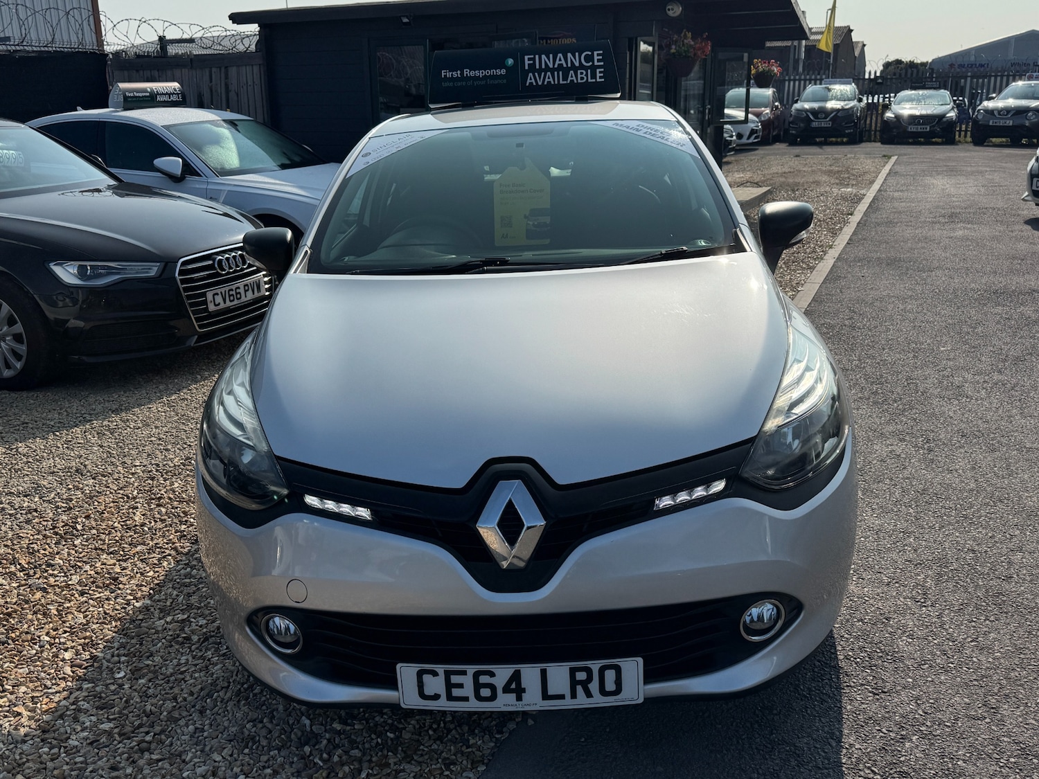 Used Renault Clio 2014 for sale - 76599546: Photo 2