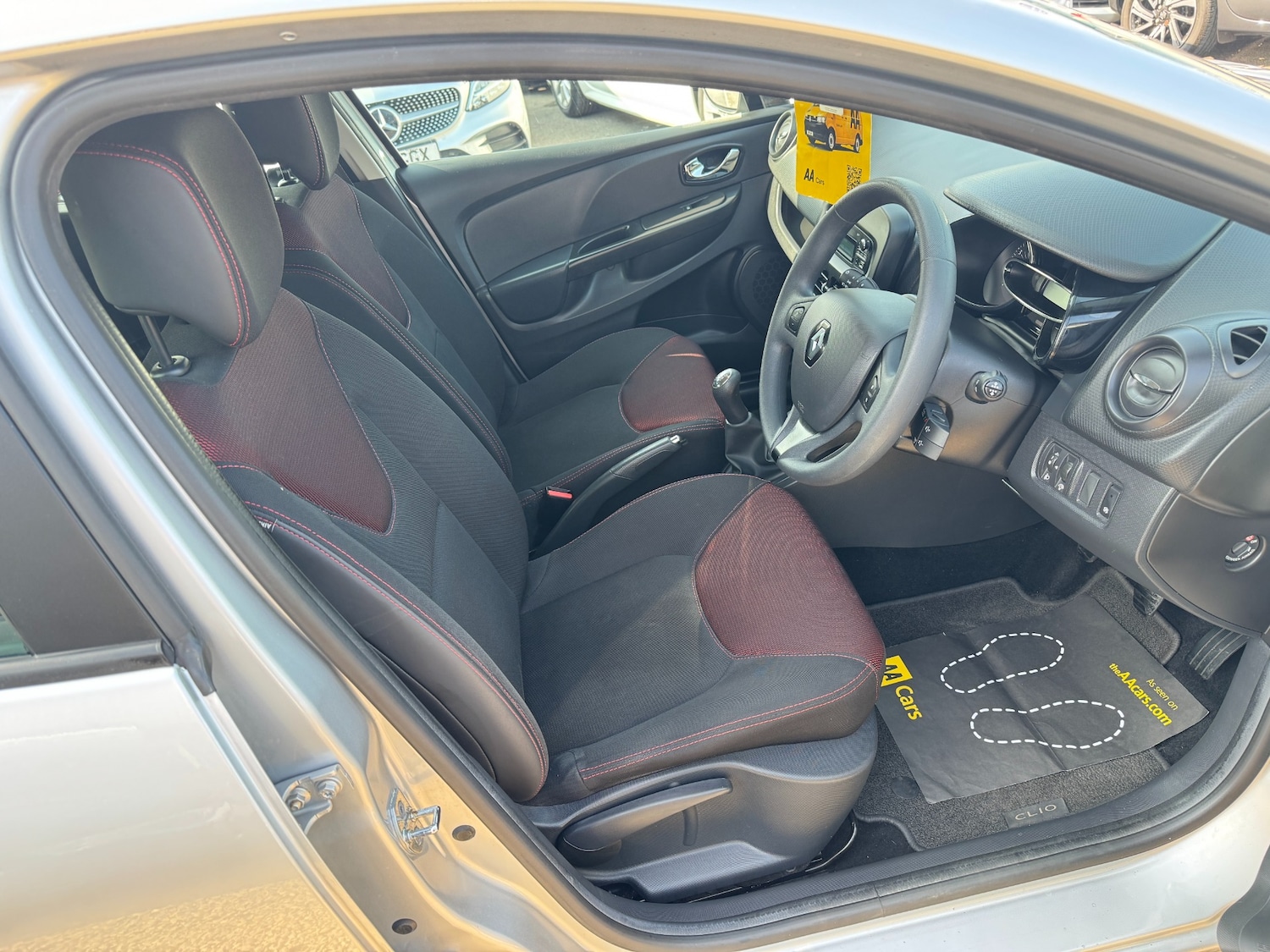 Used Renault Clio 2014 for sale - 76599546: Photo 8