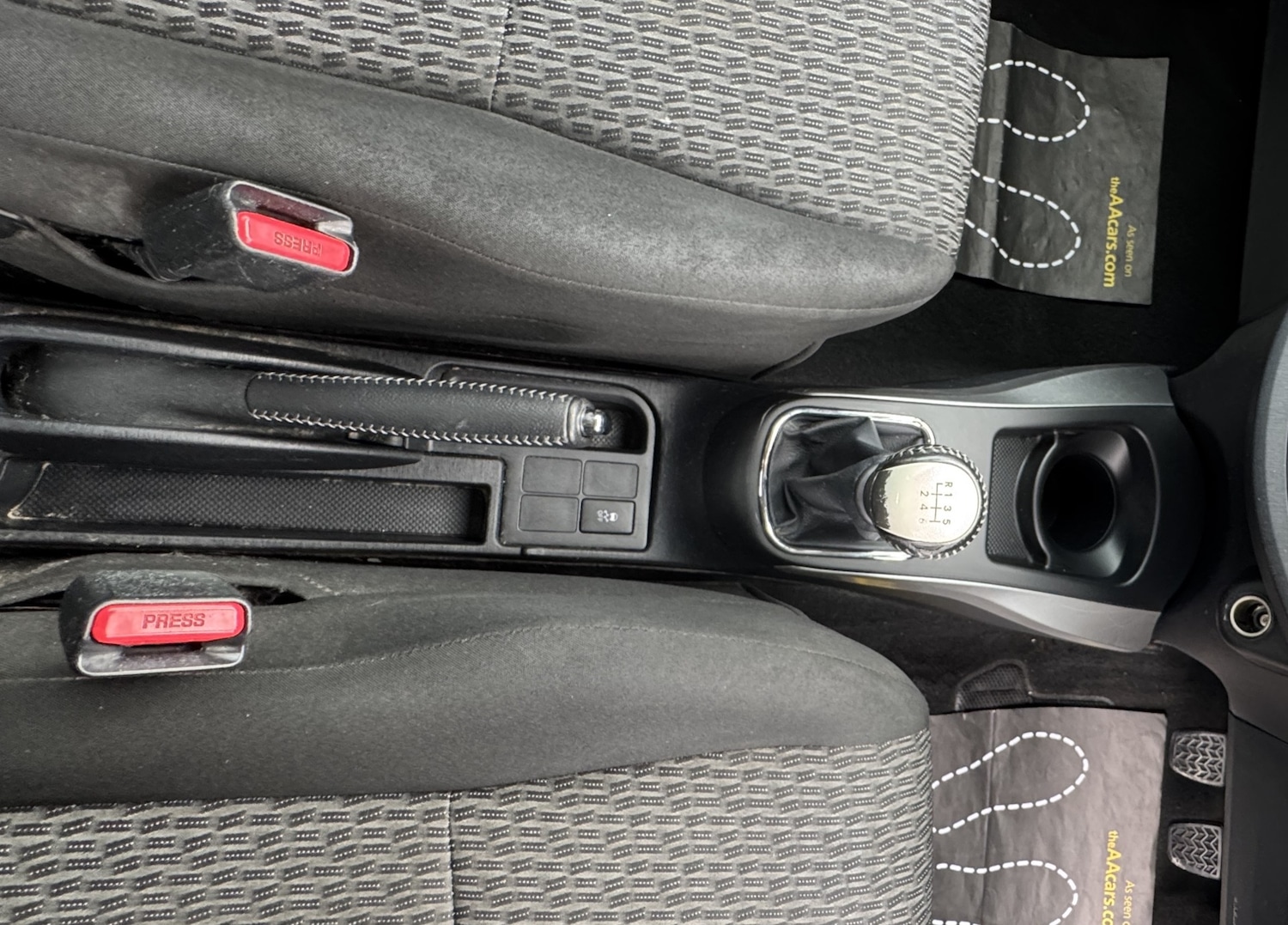 Used Toyota Yaris 2014 for sale - 77062548: Photo 33