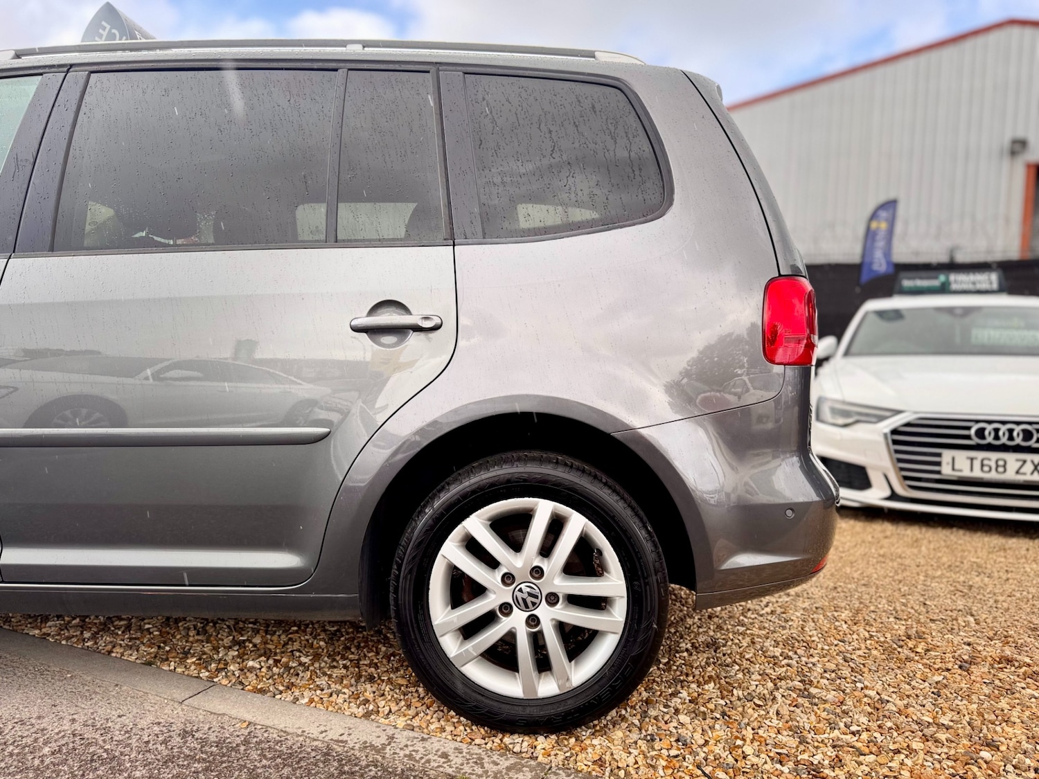 Used Volkswagen Touran 2015 for sale - 76159636: Photo 24