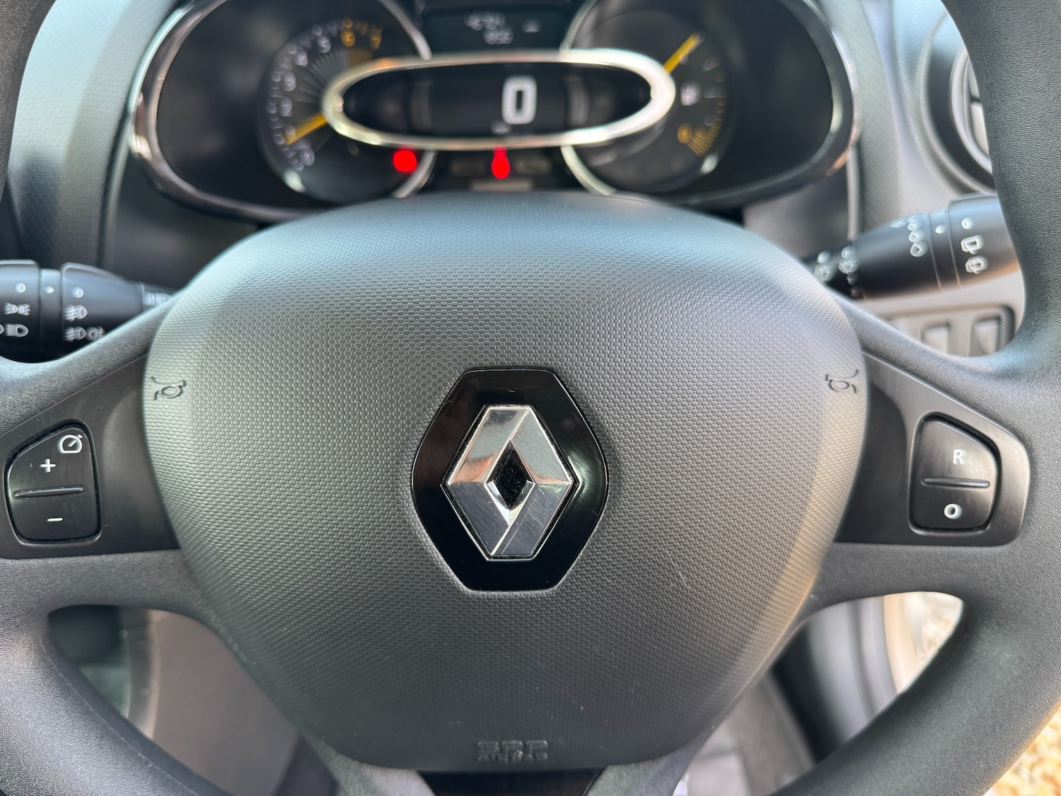 Used Renault Clio 2014 for sale - 77617904: Photo 28