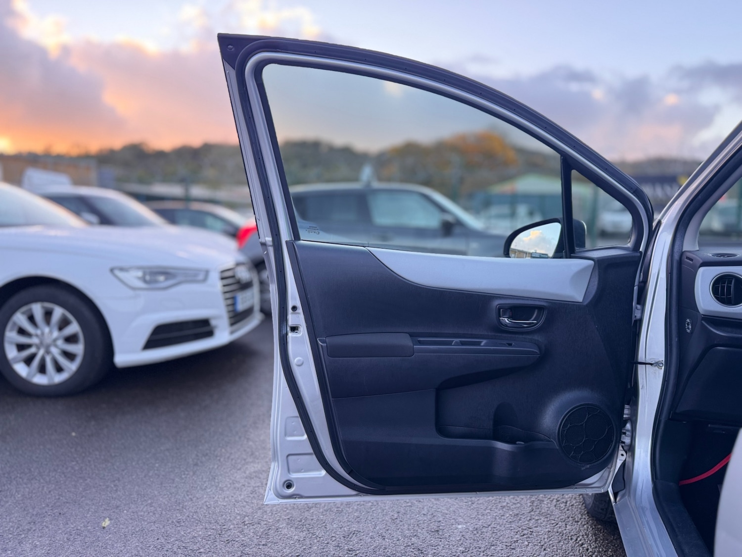 Used Toyota Yaris 2012 for sale - 76536341: Photo 44