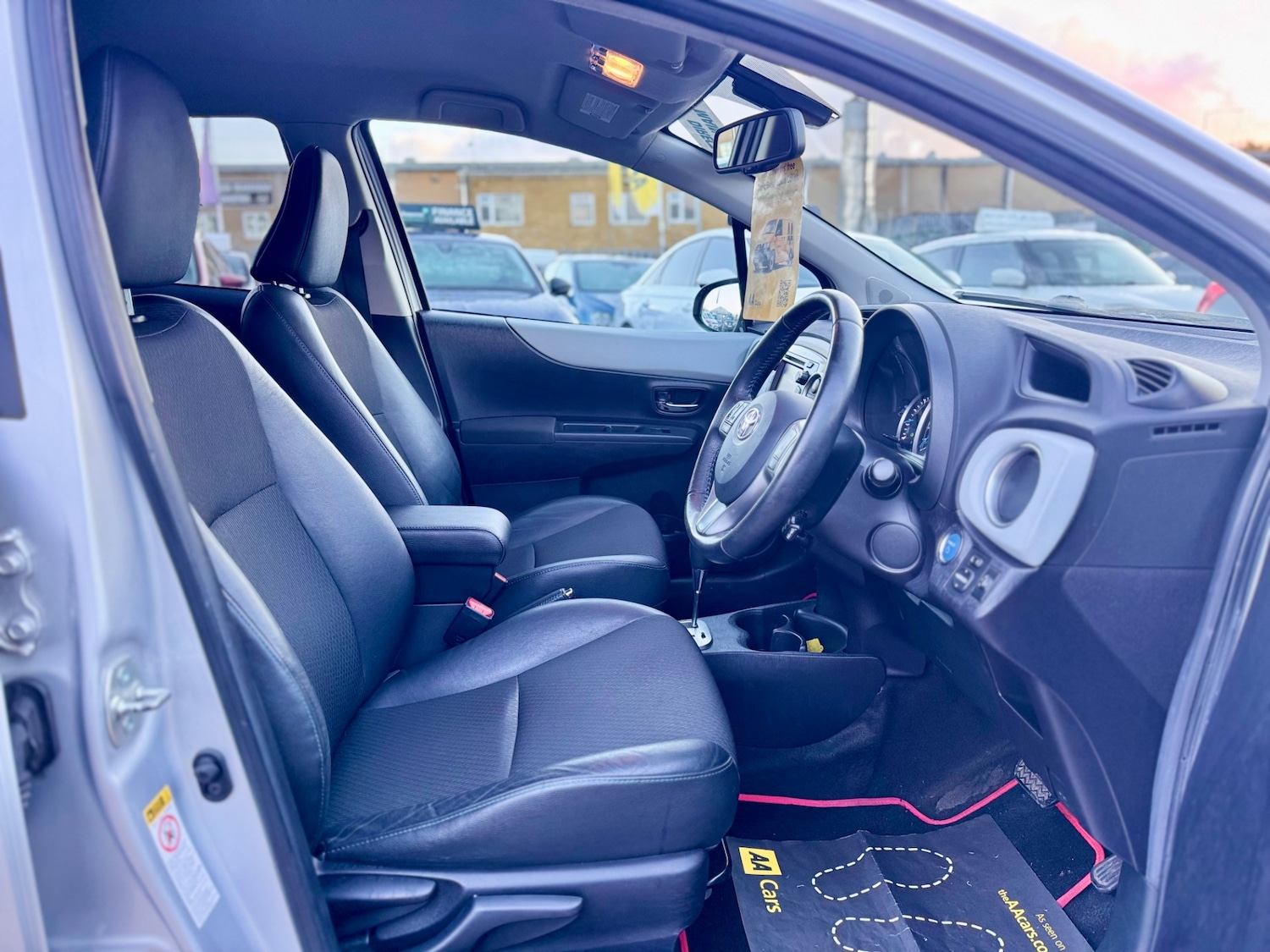 Used Toyota Yaris 2012 for sale - 76536341: Photo 9