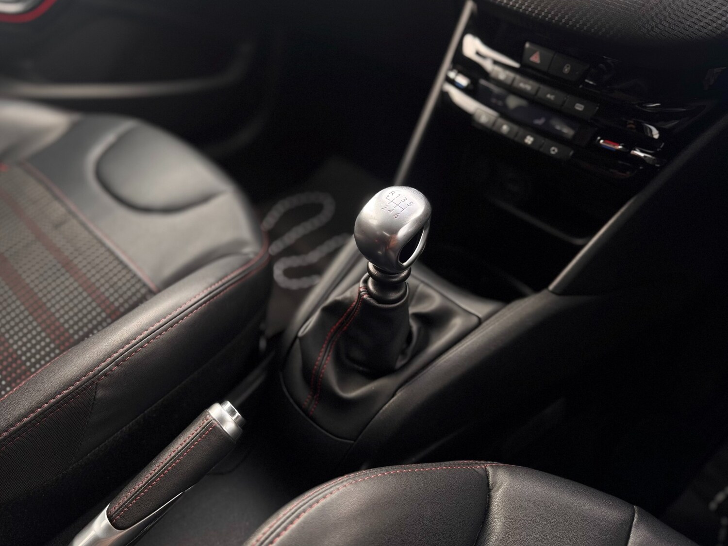 Used Peugeot 208 2015 for sale - 77846248: Photo 37