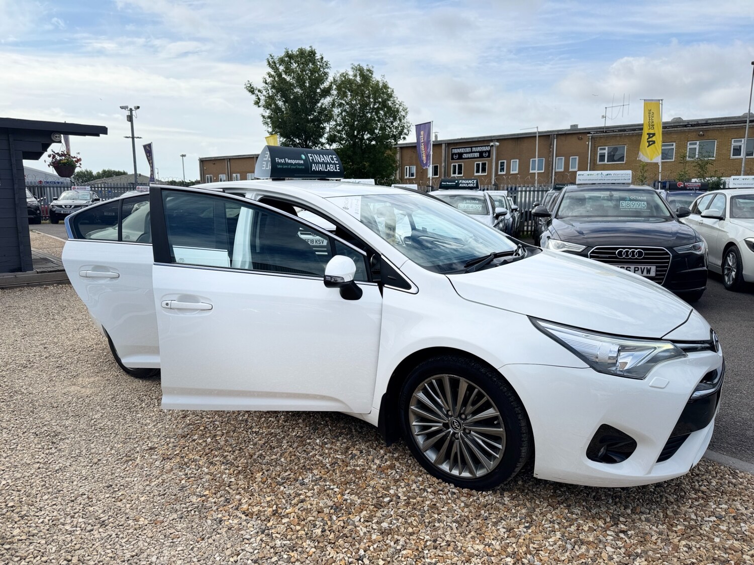 Used Toyota Avensis 2015 for sale - 76384565: Photo 31
