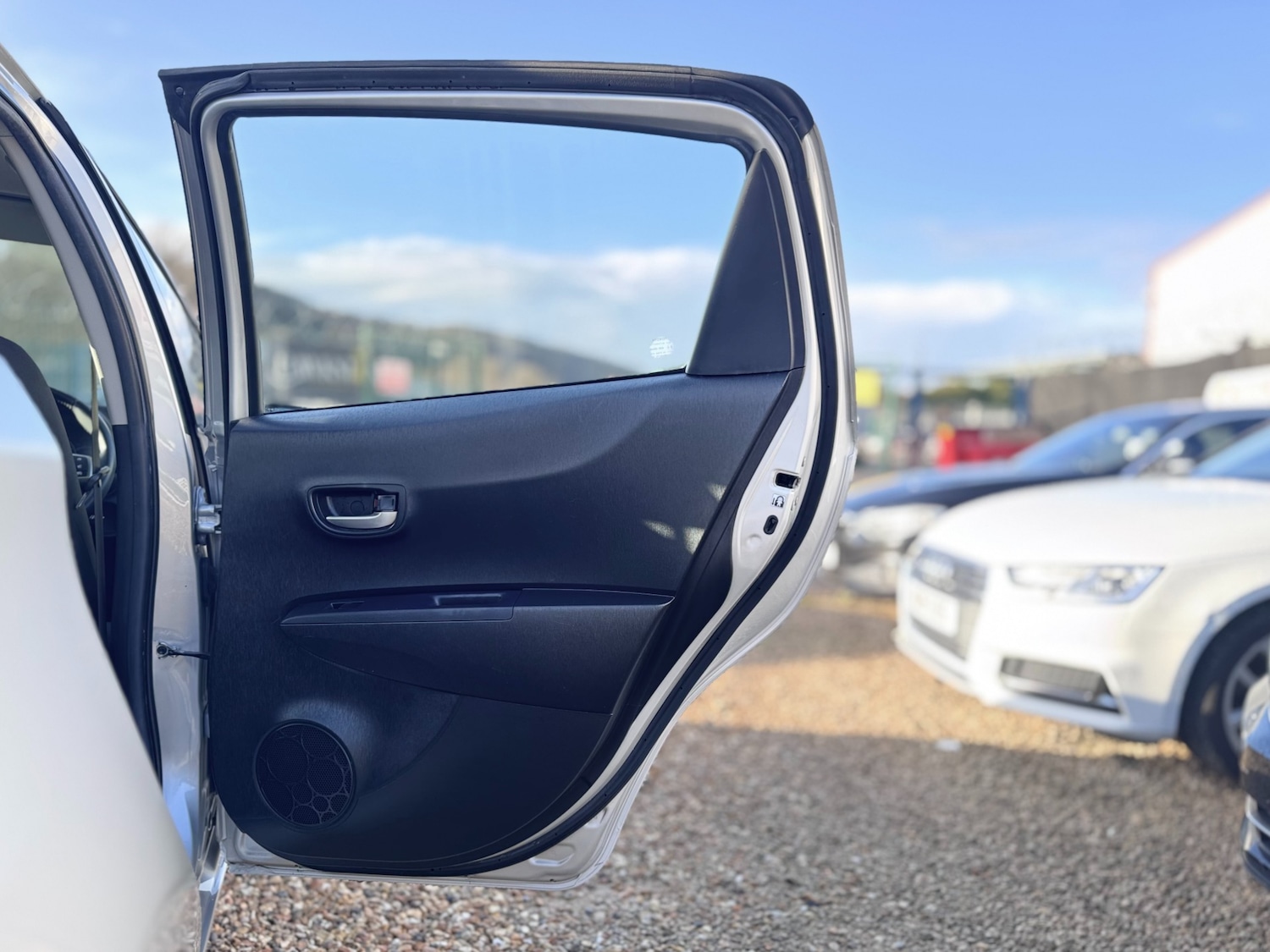 Used Toyota Yaris 2014 for sale - 77298456: Photo 40