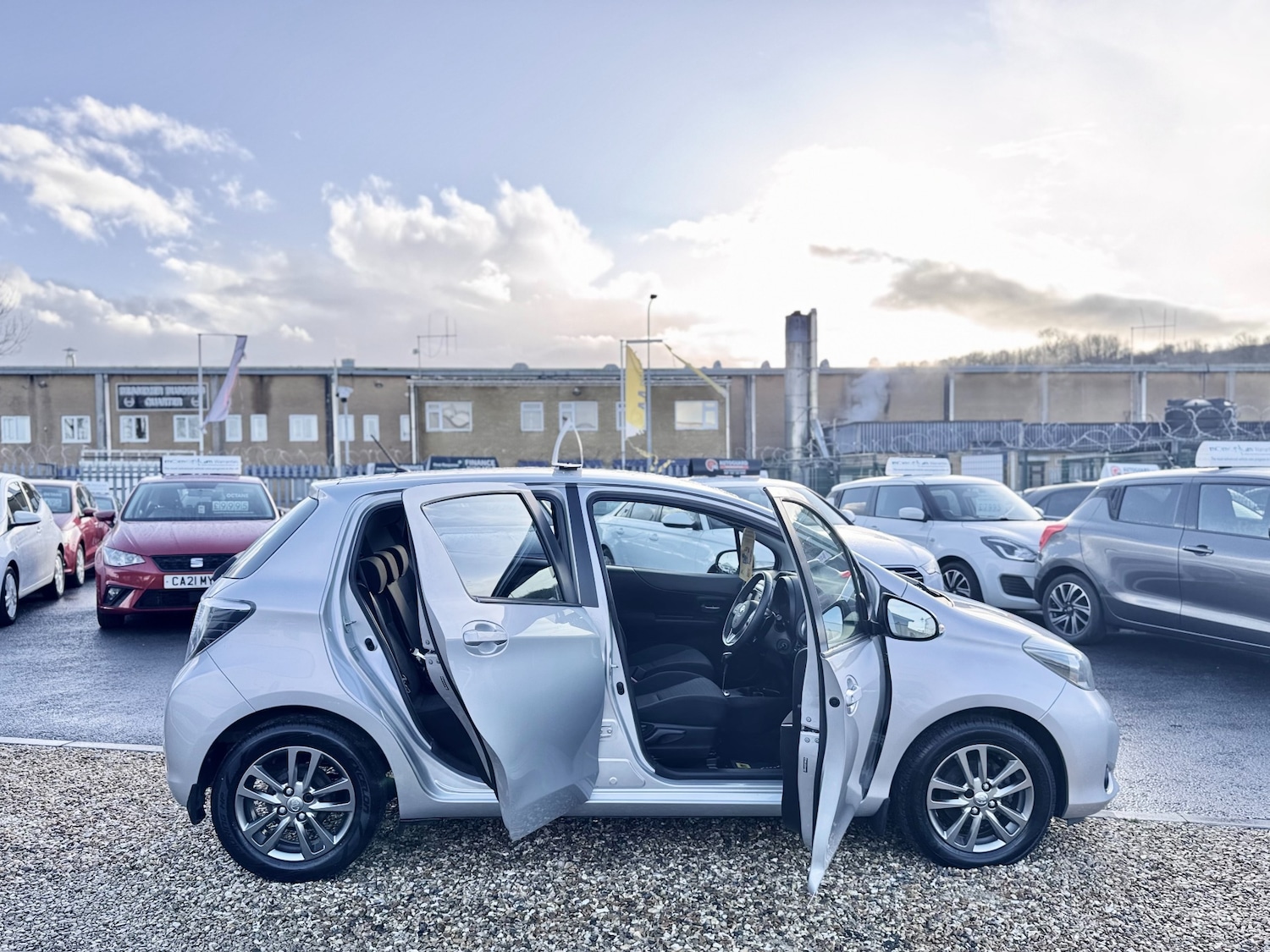 Used Toyota Yaris 2014 for sale - 77298456: Photo 47