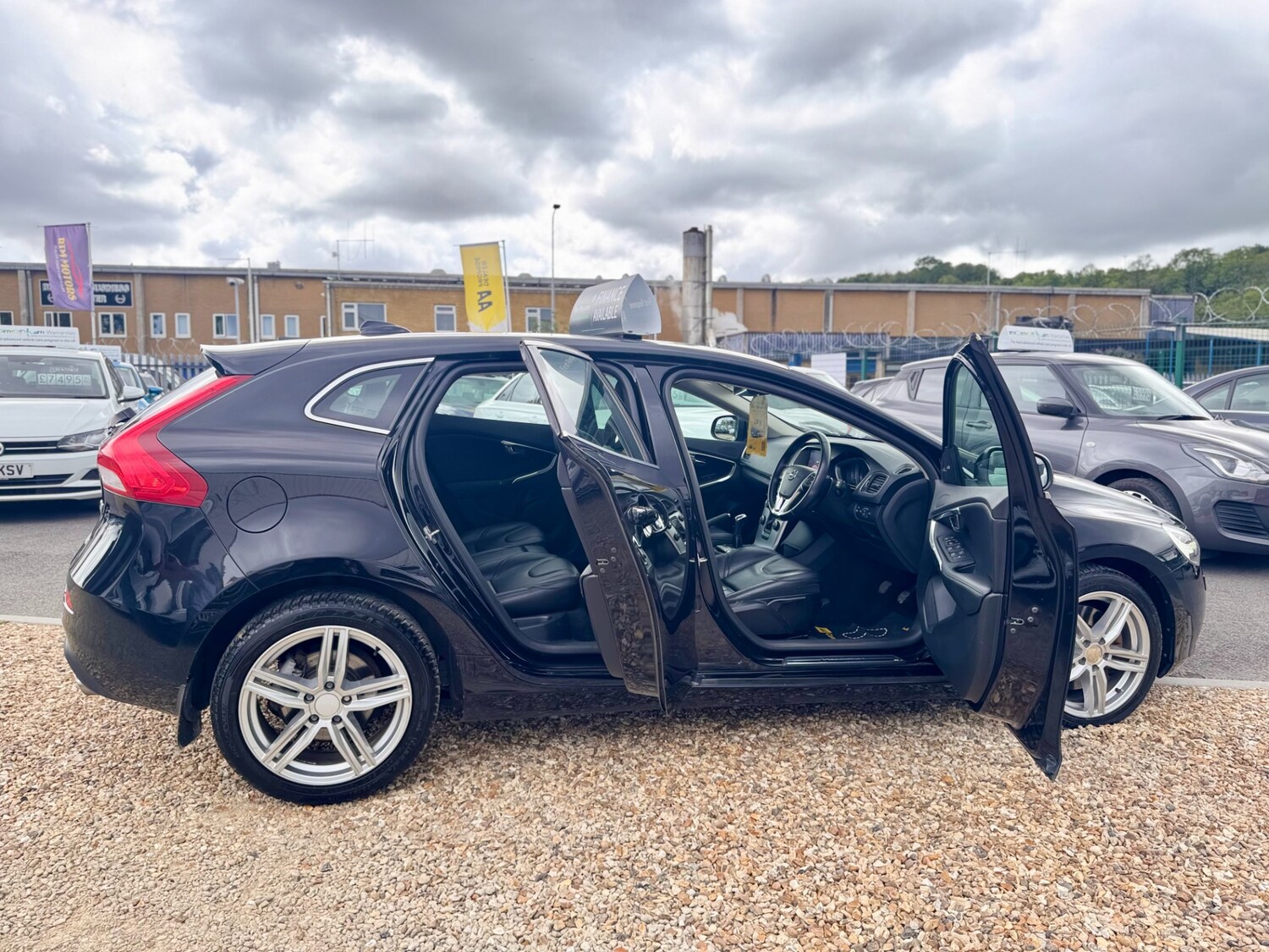 Used Volvo V40 2018 for sale - 76104990: Photo 44