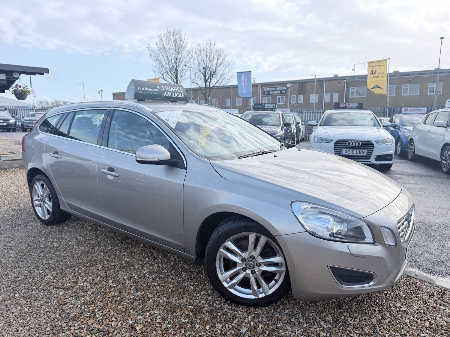 Used Volvo V60 2012 for sale - 78066824: Photo 1