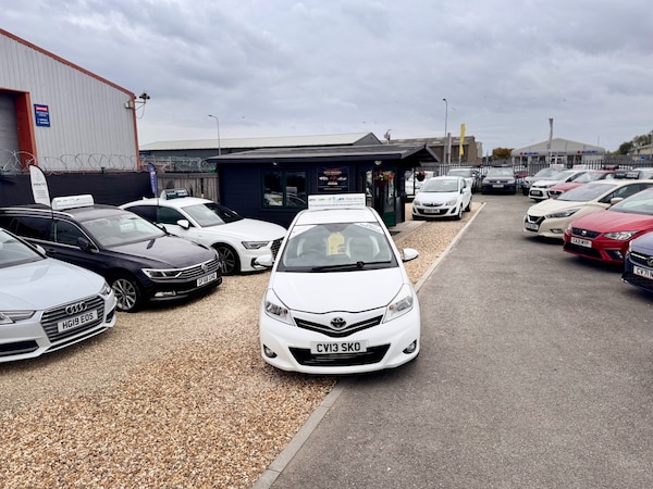 Used Toyota Yaris 2013 for sale - 76319741: Photo 52