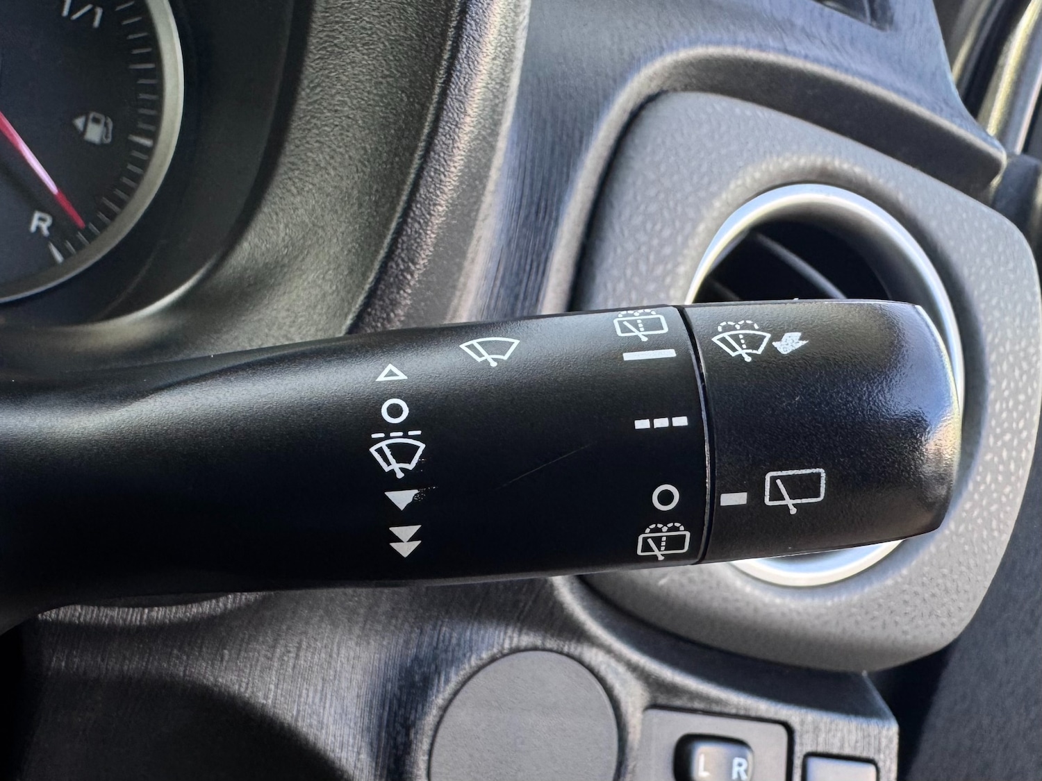 Used Toyota Yaris 2012 for sale - 77062213: Photo 31