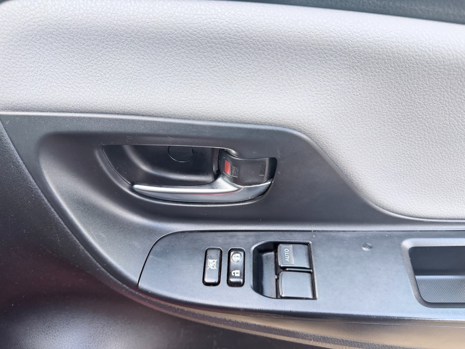 Used Toyota Yaris 2015 for sale - 77689511: Photo 24