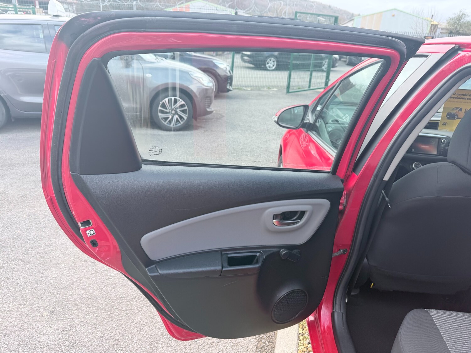 Used Toyota Yaris 2015 for sale - 77689511: Photo 36