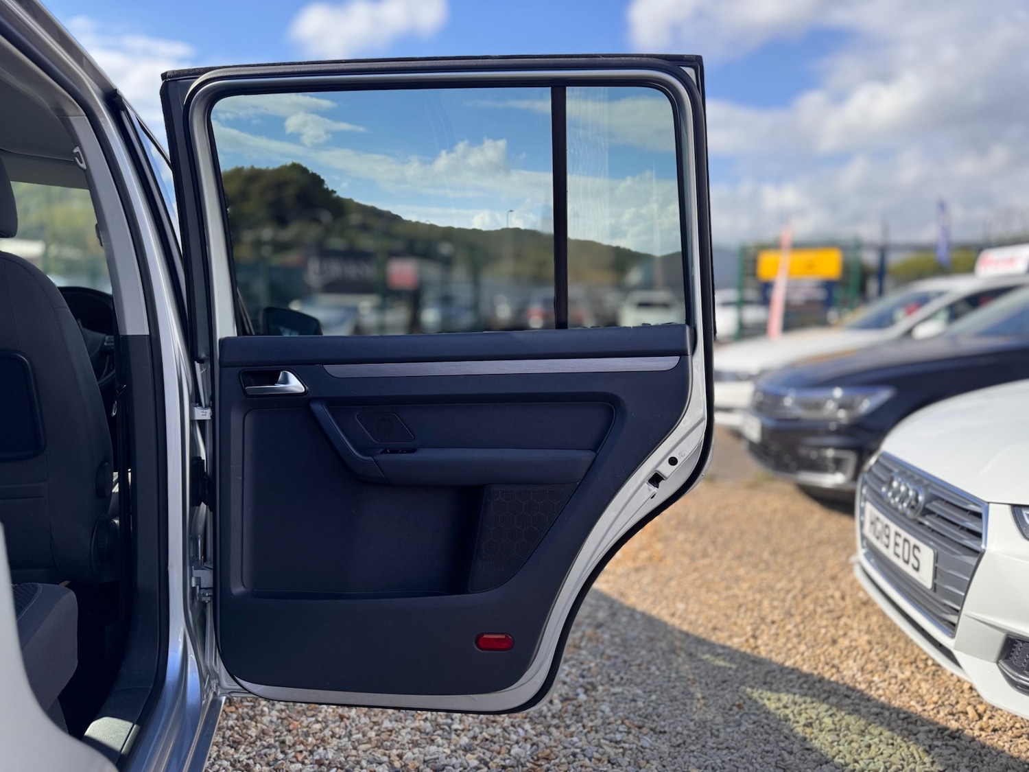 Used Volkswagen Touran 2011 for sale - 76161180: Photo 39
