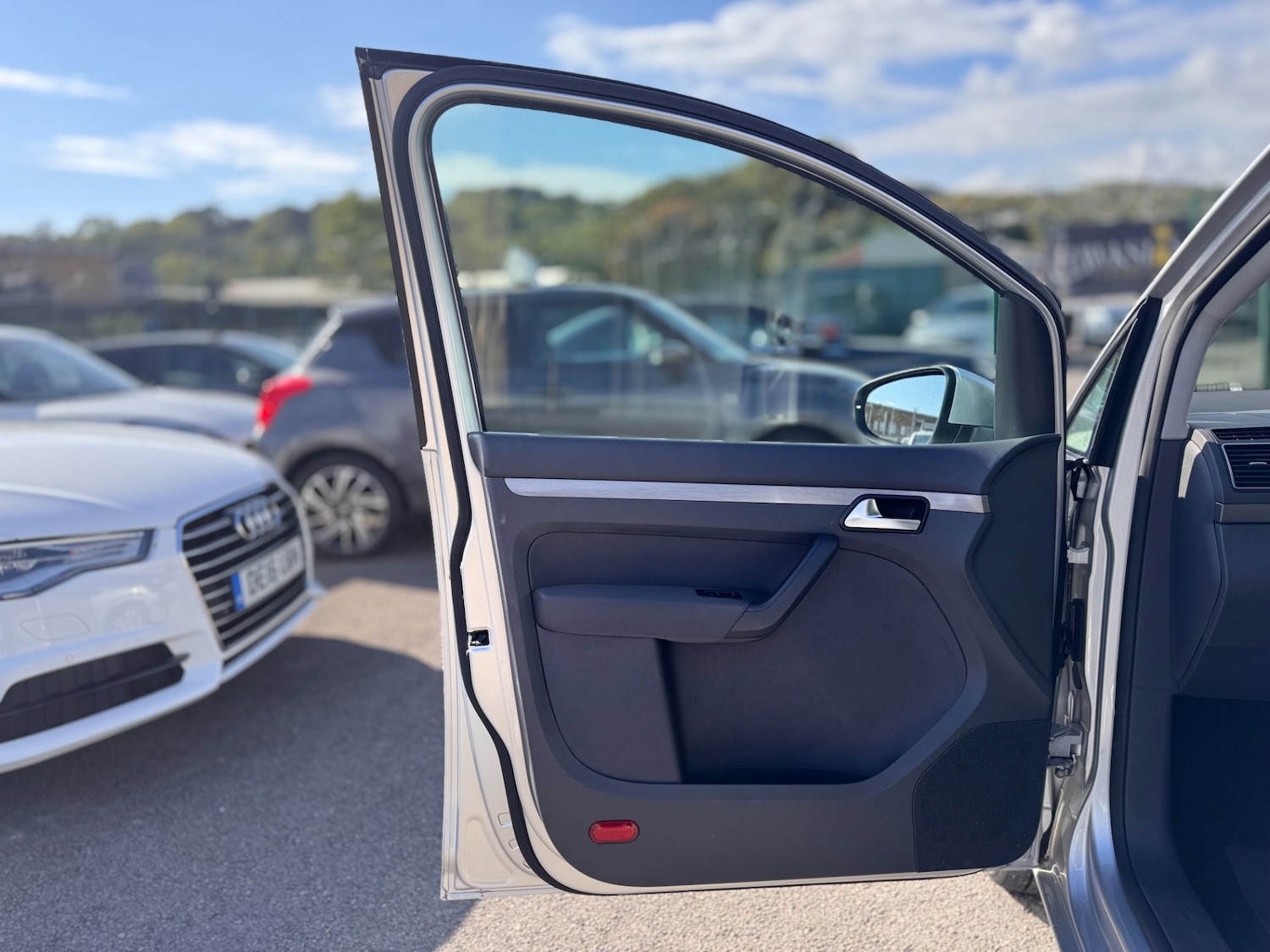 Used Volkswagen Touran 2011 for sale - 76161180: Photo 45