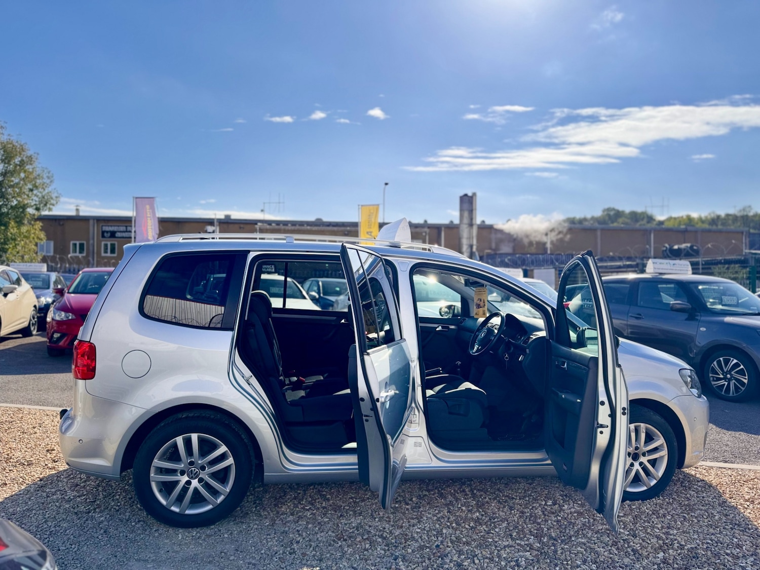 Used Volkswagen Touran 2011 for sale - 76161180: Photo 48