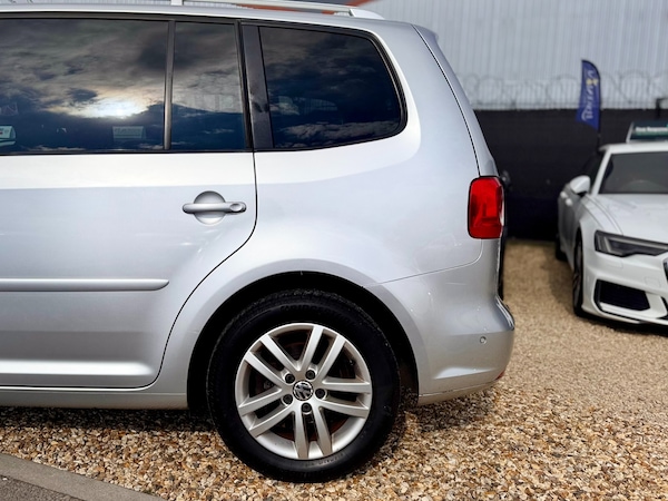 Used Volkswagen Touran 2011 for sale - 76253478: Photo 24