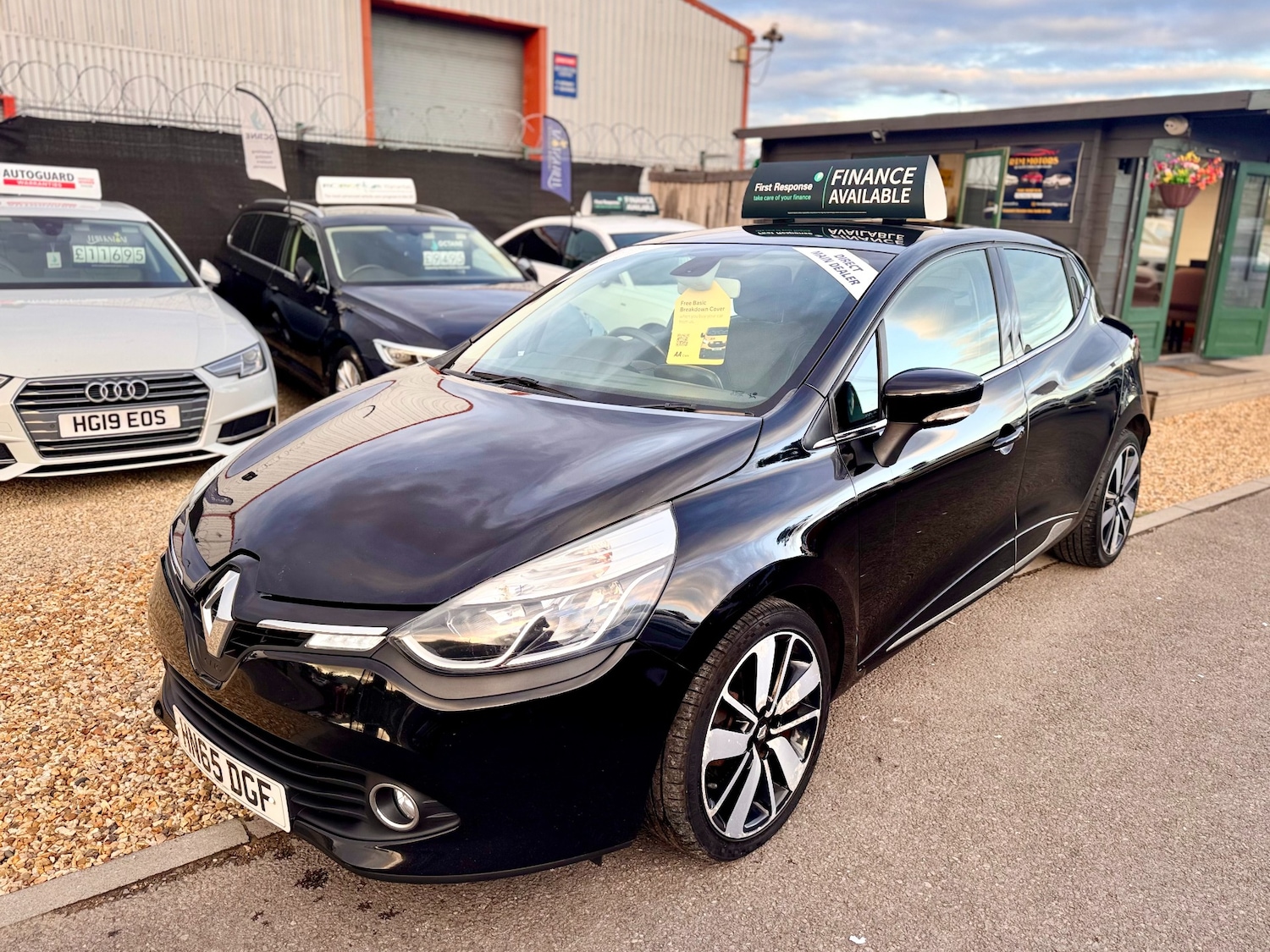 Used Renault Clio 2015 for sale - 76507355: Photo 17