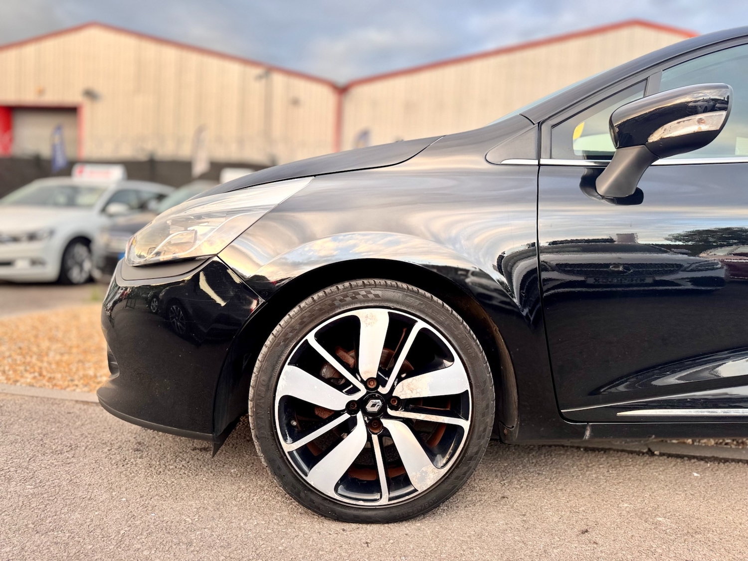 Used Renault Clio 2015 for sale - 76507355: Photo 24