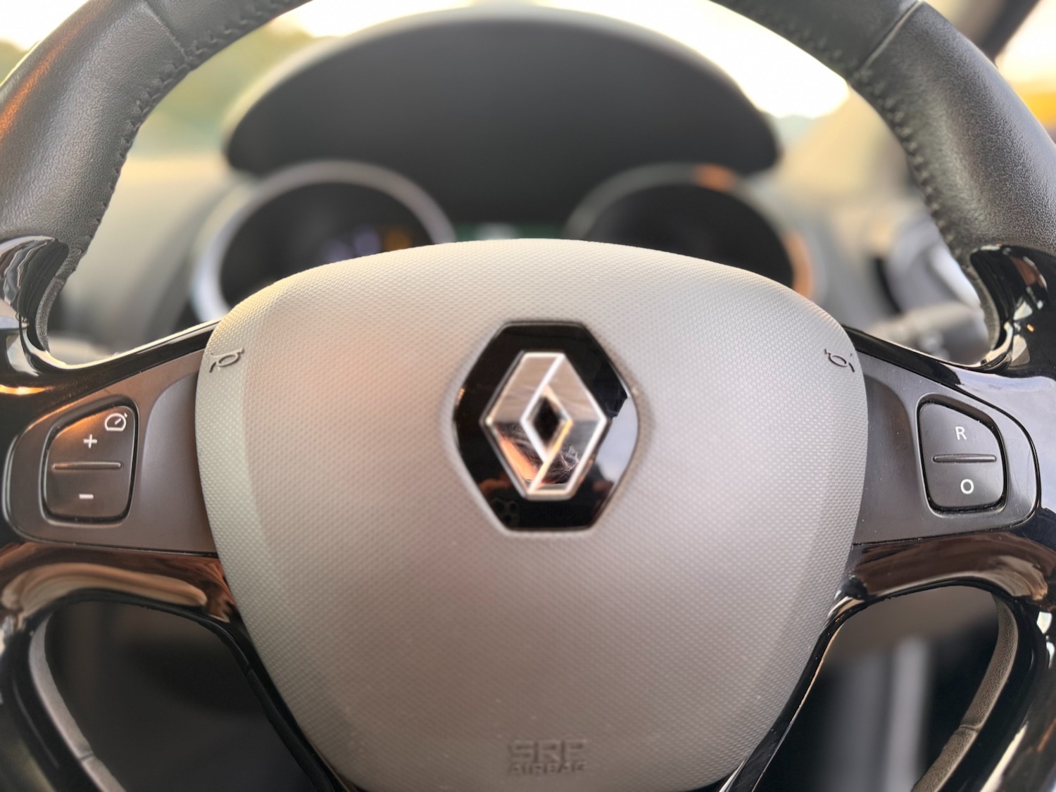 Used Renault Clio 2015 for sale - 76507355: Photo 30