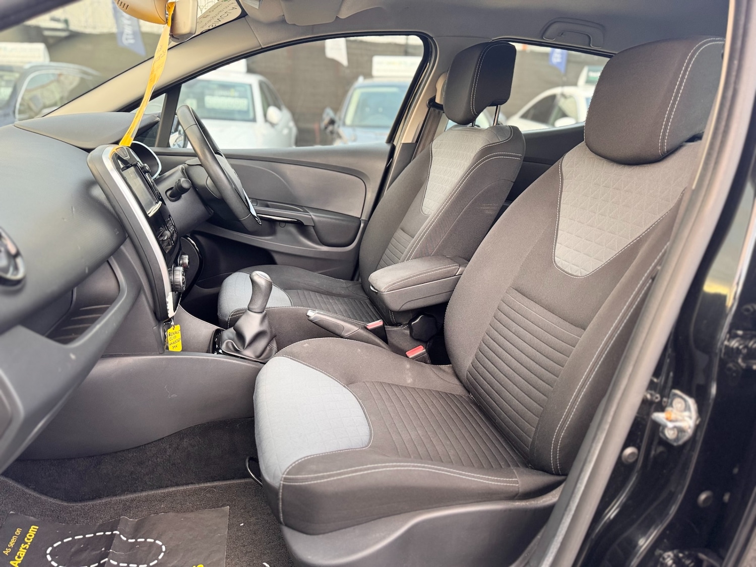 Used Renault Clio 2015 for sale - 76507355: Photo 40