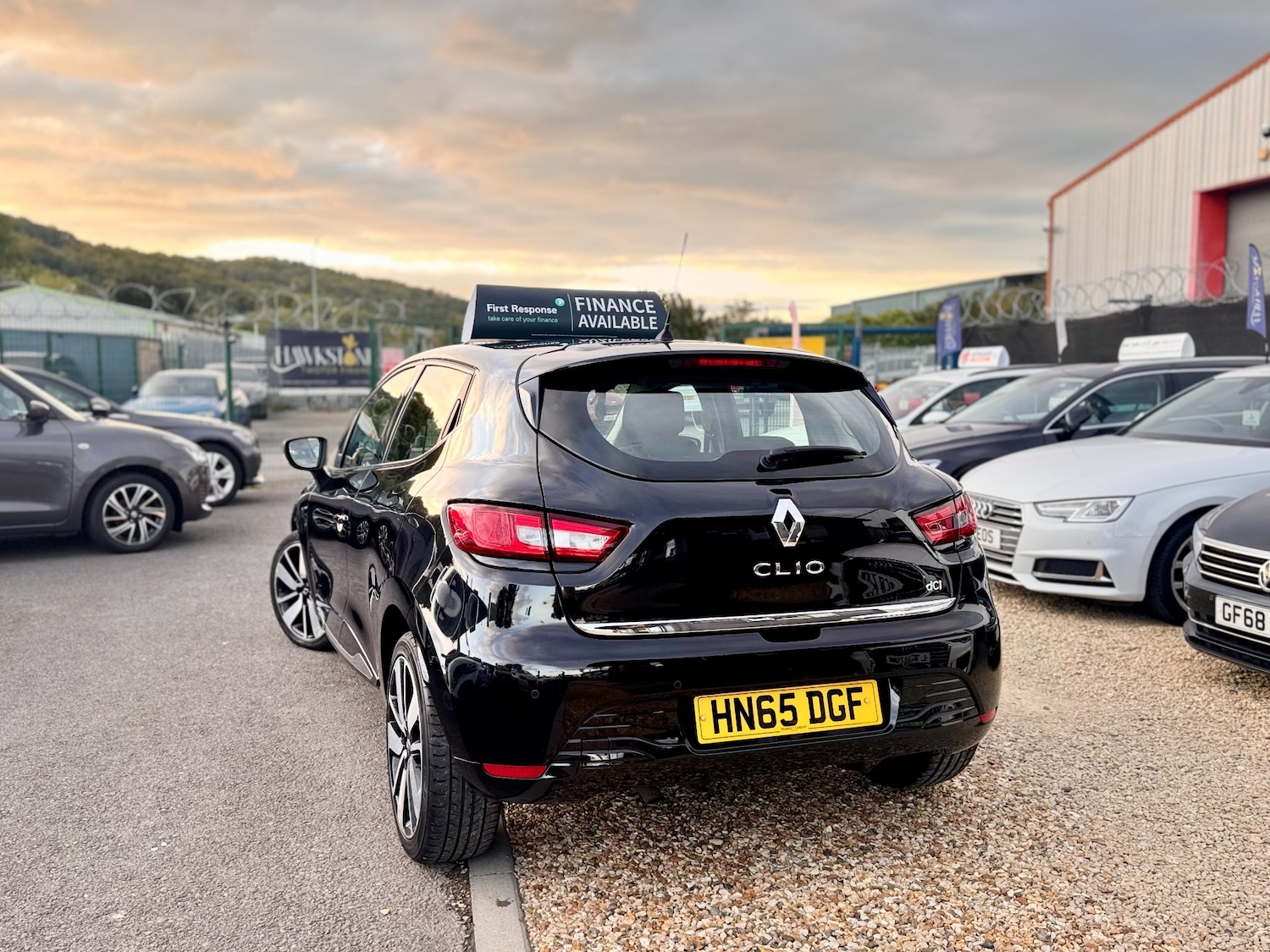 Used Renault Clio 2015 for sale - 76507355: Photo 8