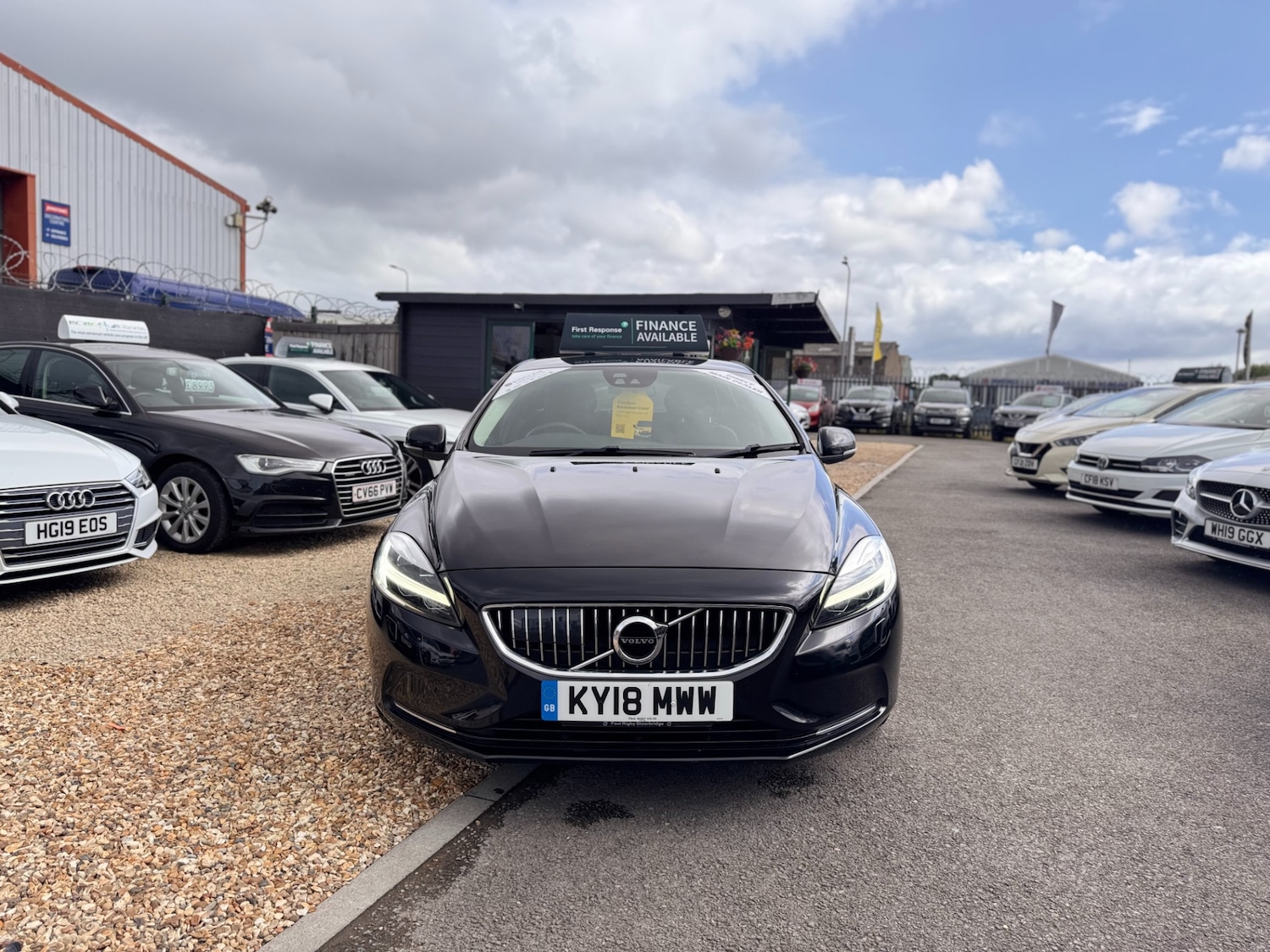 Used Volvo V40 2018 for sale - 76682317: Photo 2