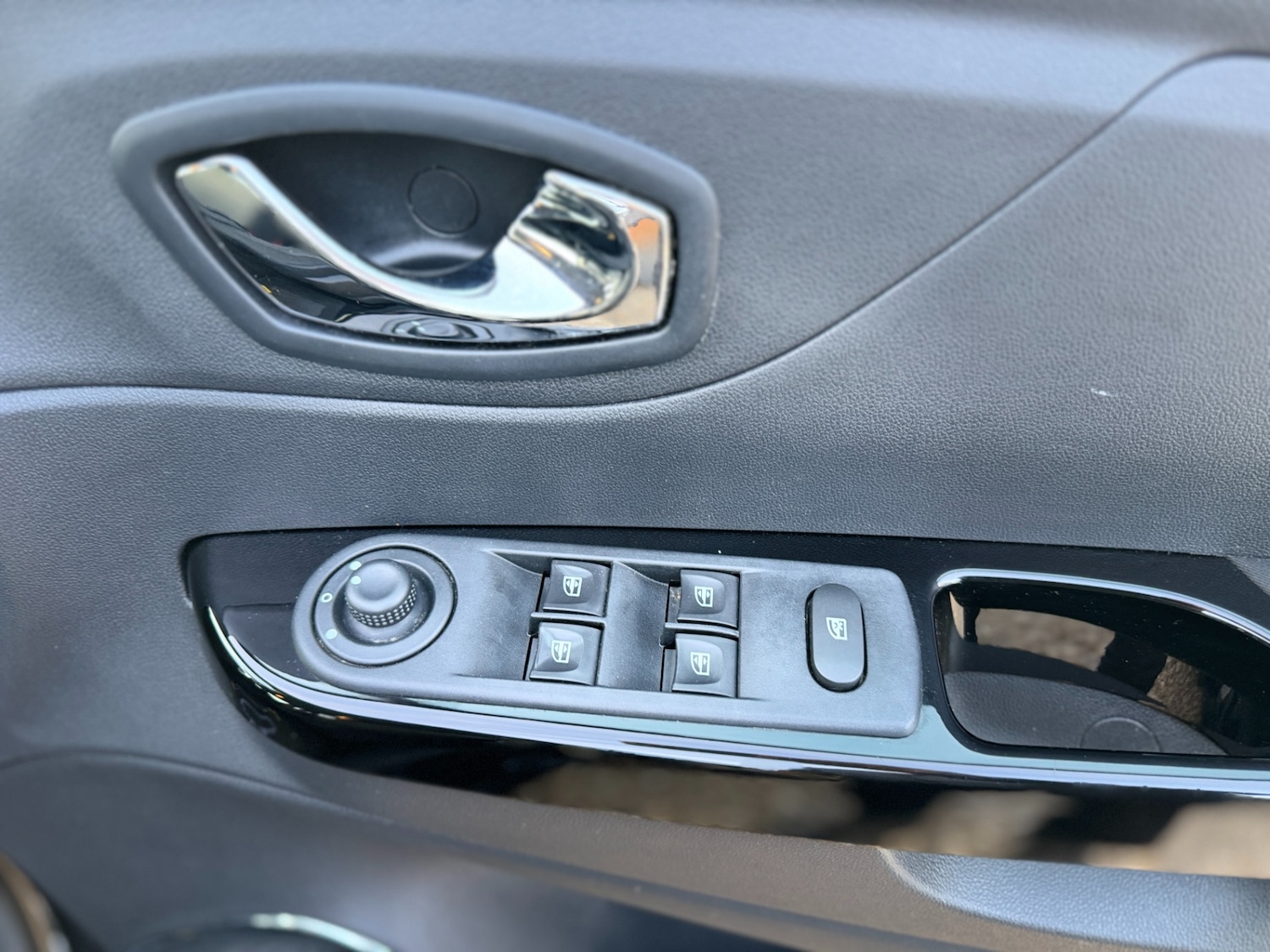 Used Renault Captur 2016 for sale - 76157518: Photo 24