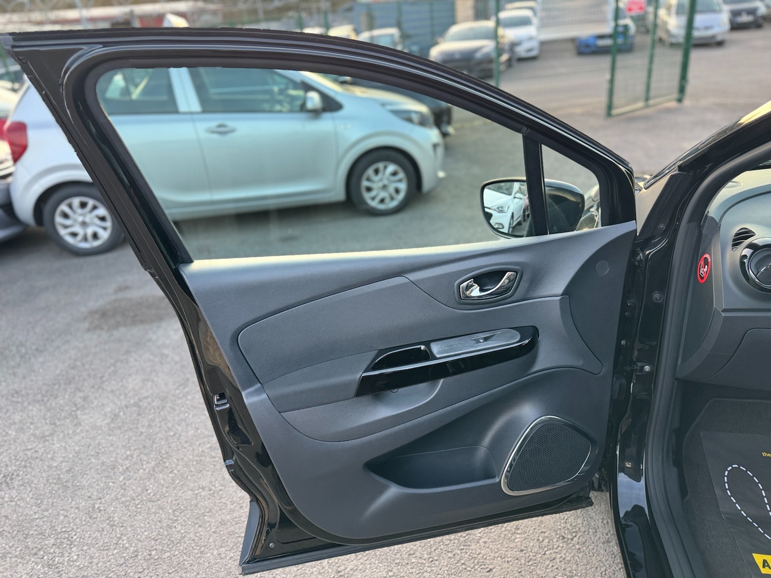 Used Renault Captur 2016 for sale - 76157518: Photo 36