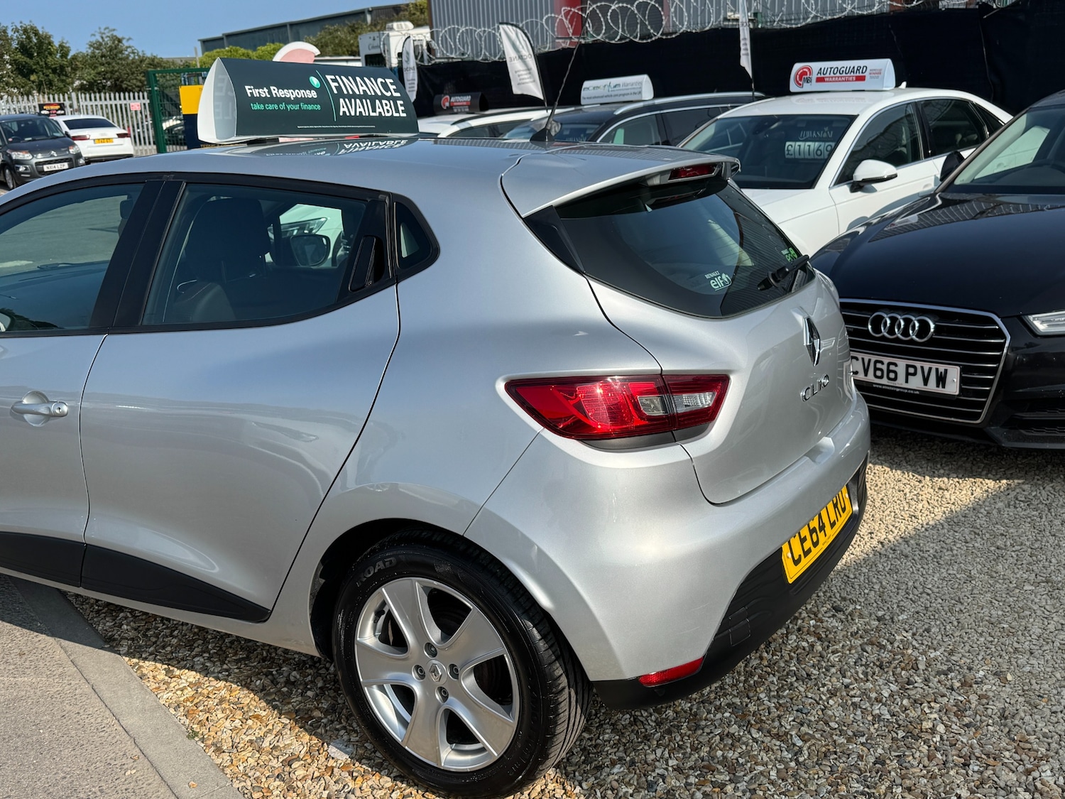 Used Renault Clio 2014 for sale - 76159285: Photo 15
