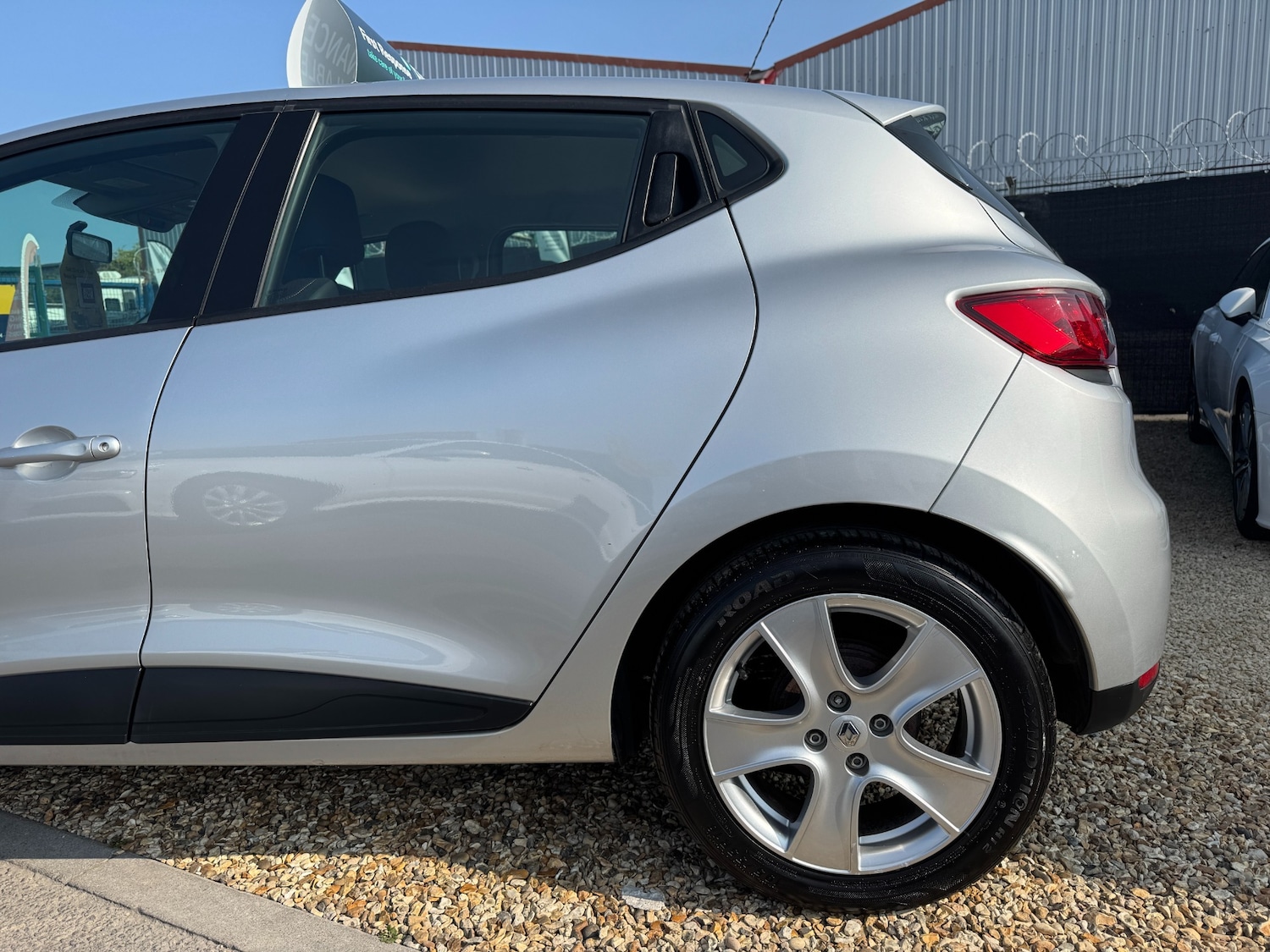 Used Renault Clio 2014 for sale - 76159285: Photo 21