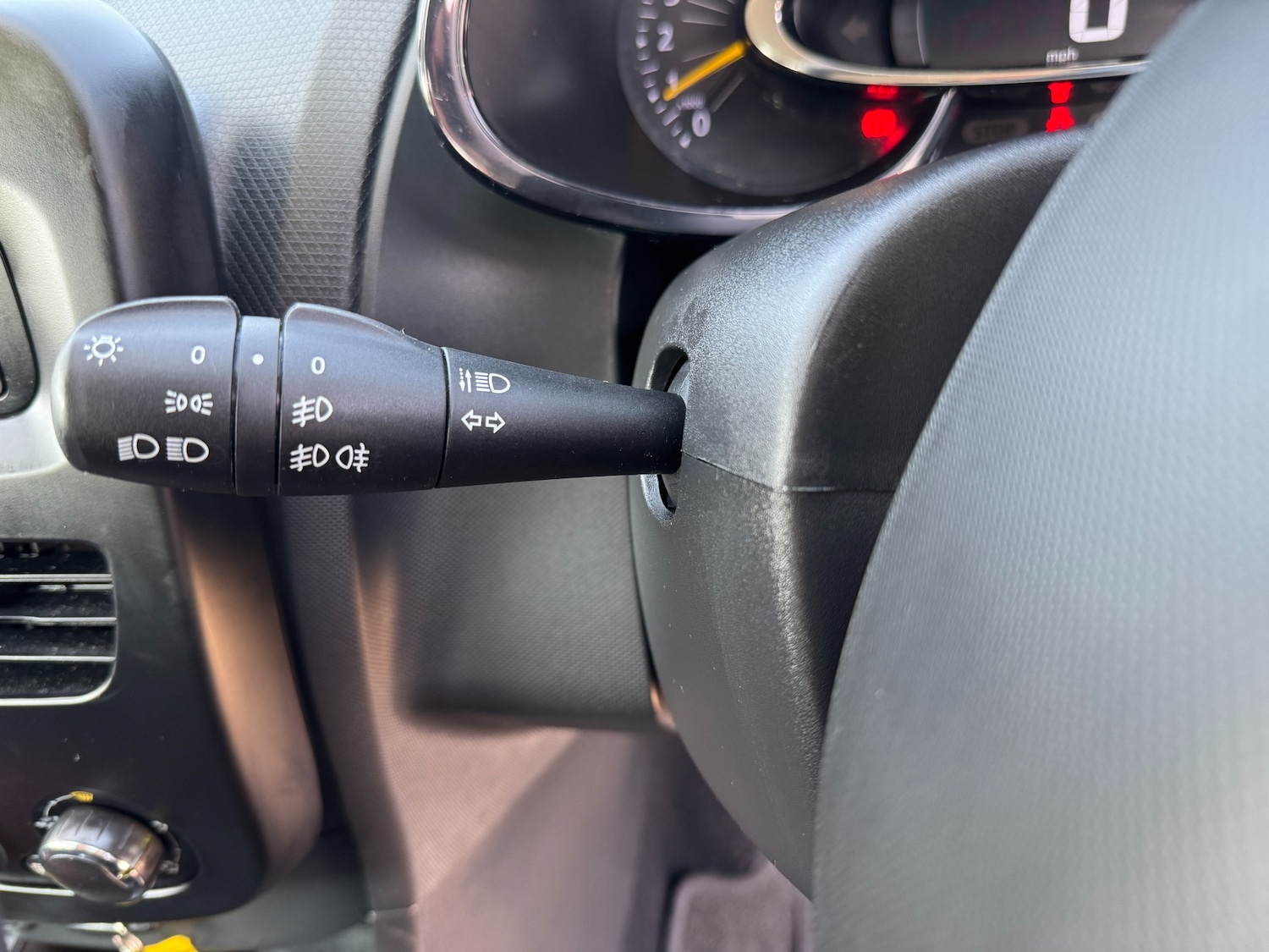 Used Renault Clio 2014 for sale - 76159285: Photo 30