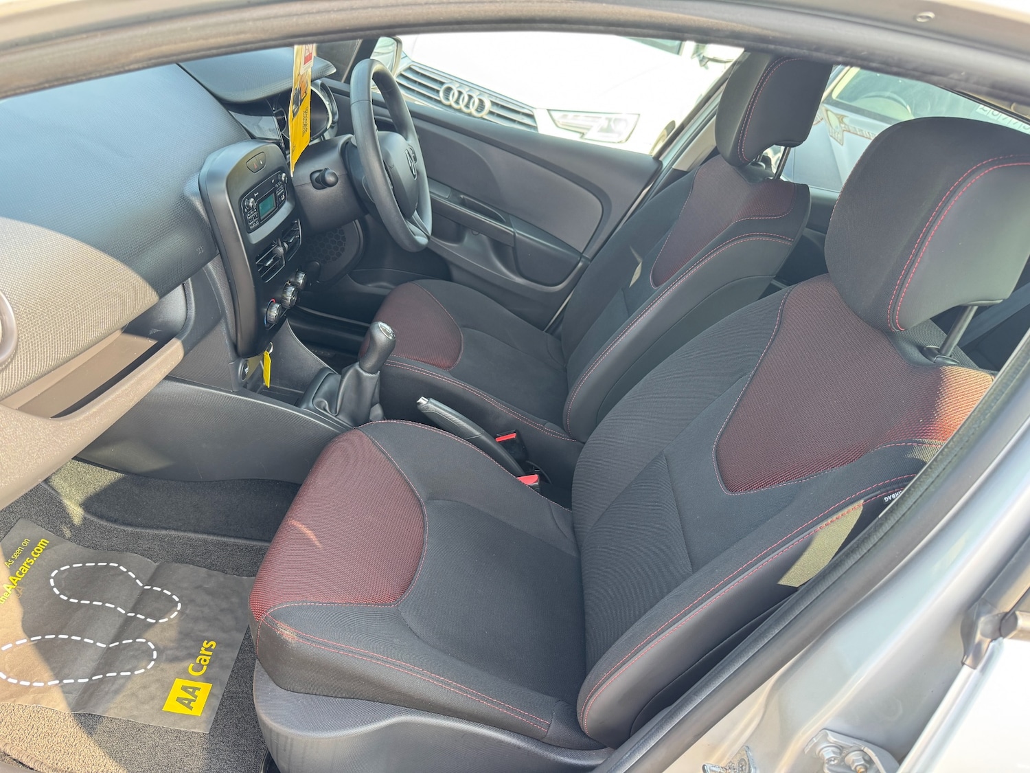 Used Renault Clio 2014 for sale - 76159285: Photo 39