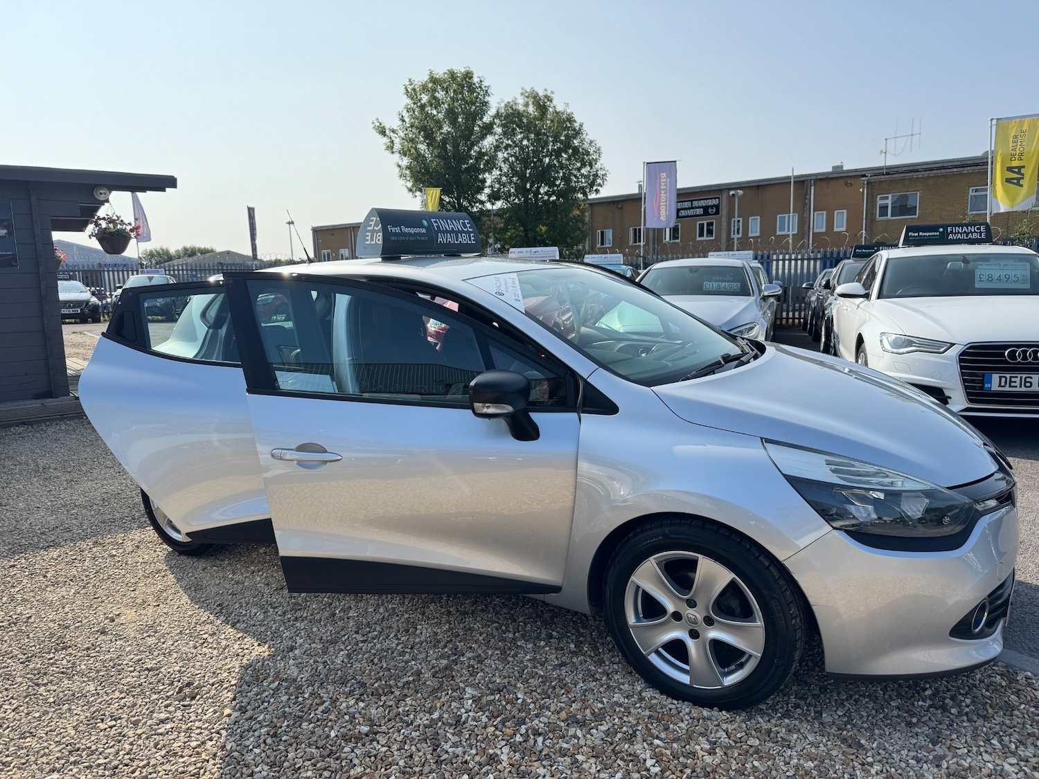 Used Renault Clio 2014 for sale - 76159285: Photo 43