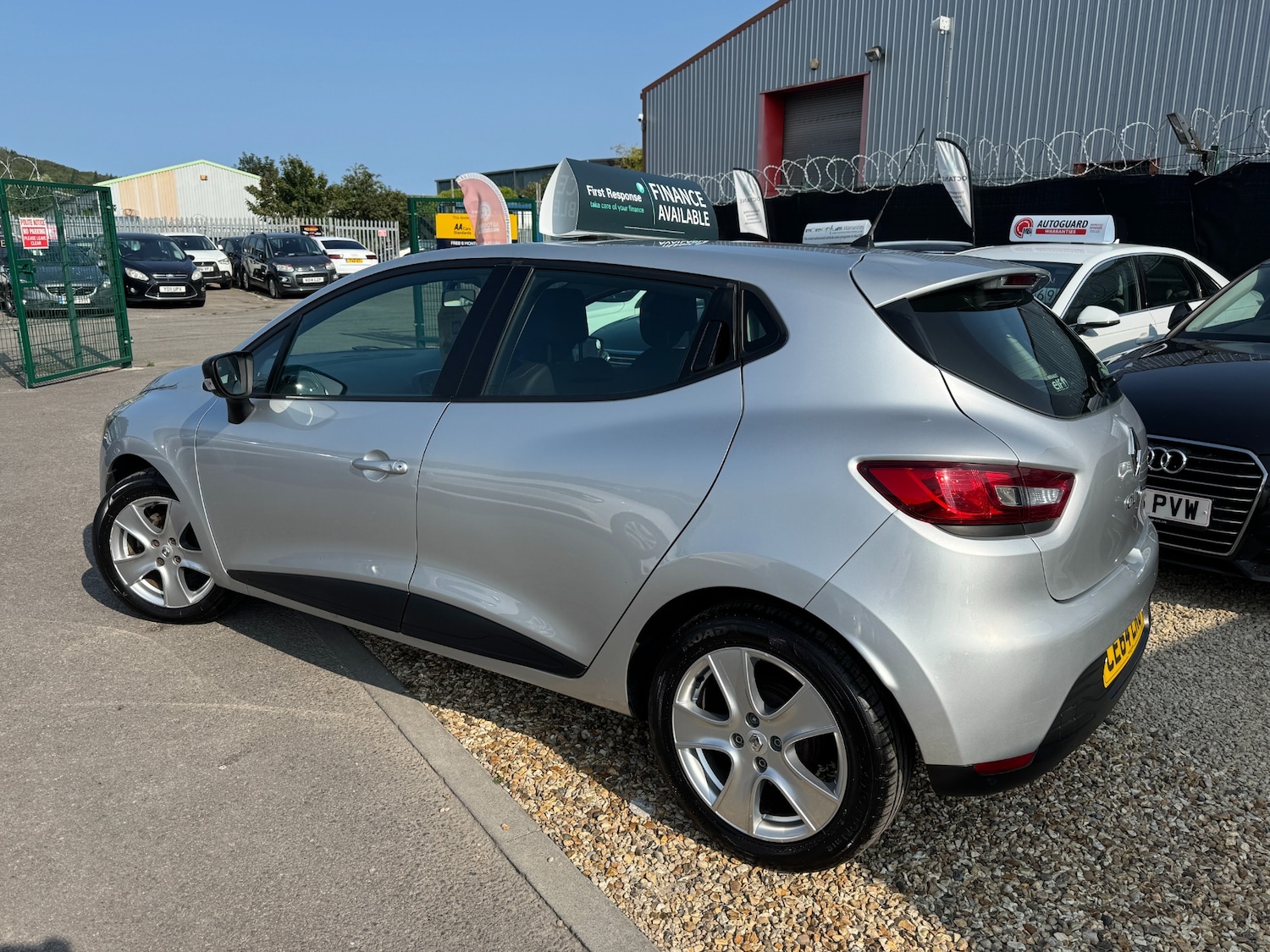 Used Renault Clio 2014 for sale - 76159285: Photo 6