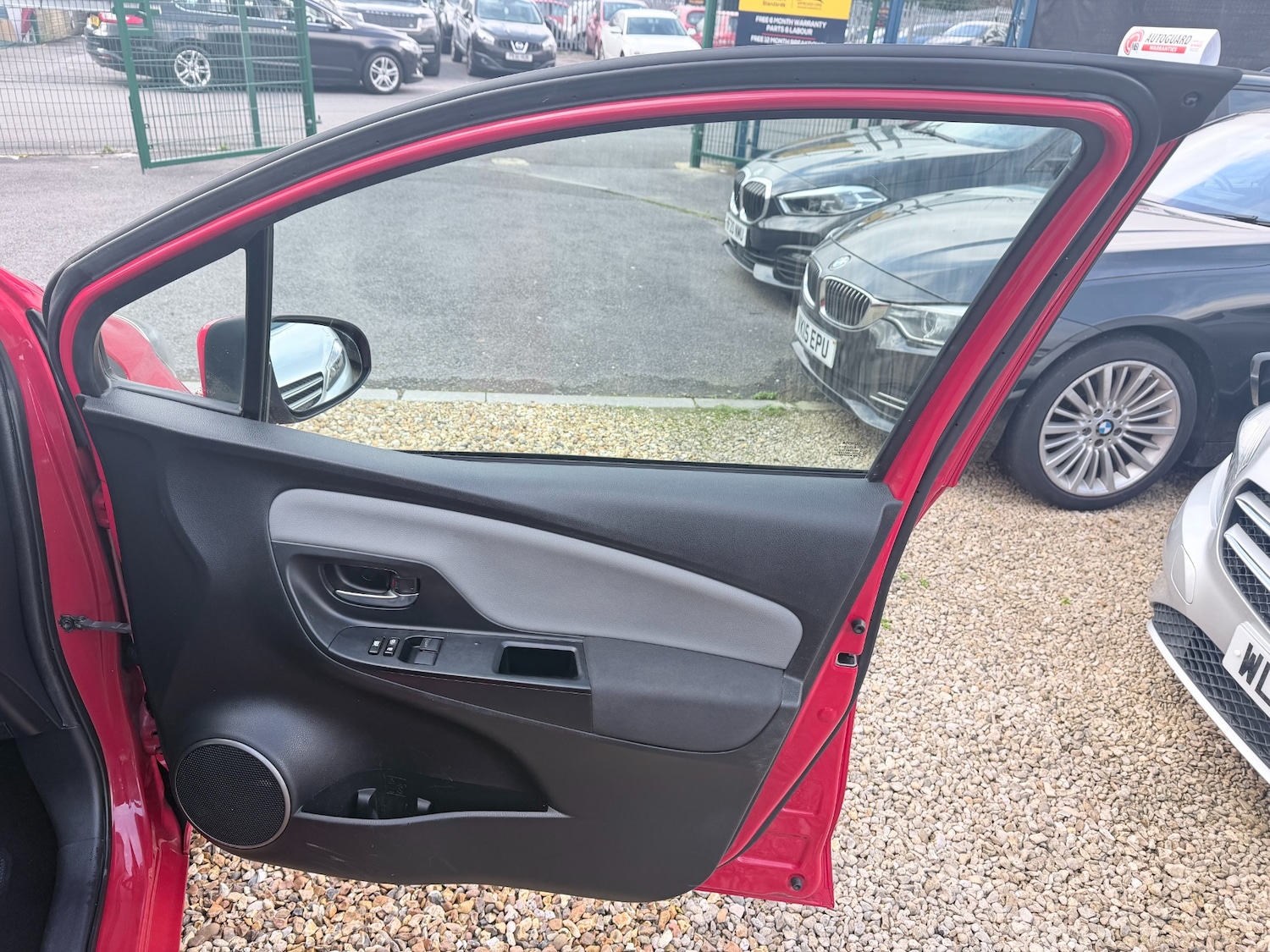 Used Toyota Yaris 2015 for sale - 77675415: Photo 23