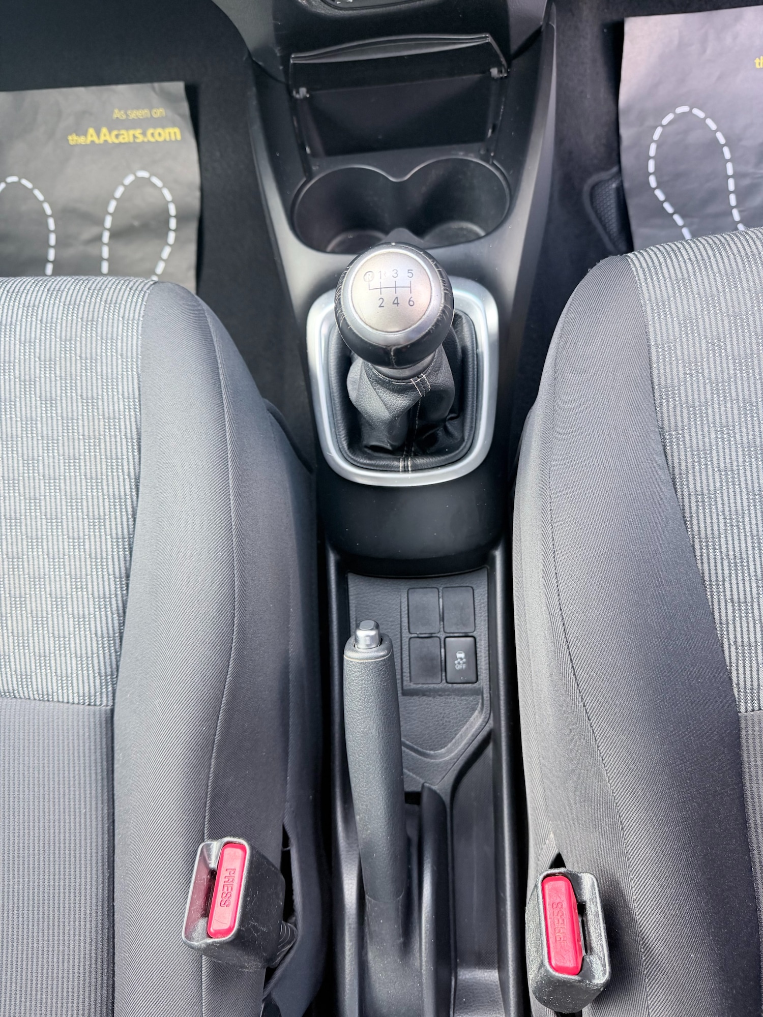 Used Toyota Yaris 2015 for sale - 77675415: Photo 29