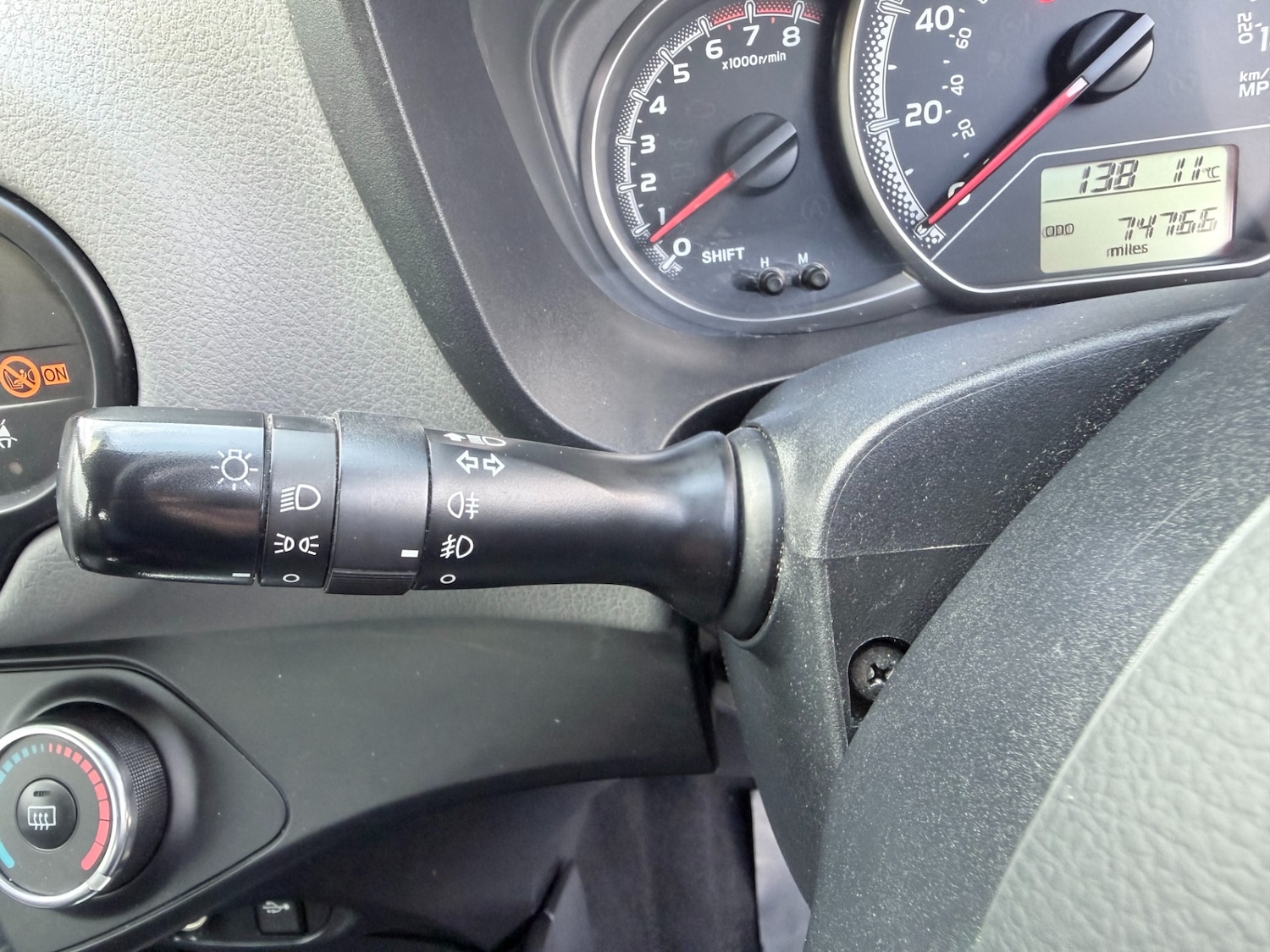 Used Toyota Yaris 2015 for sale - 77675415: Photo 32