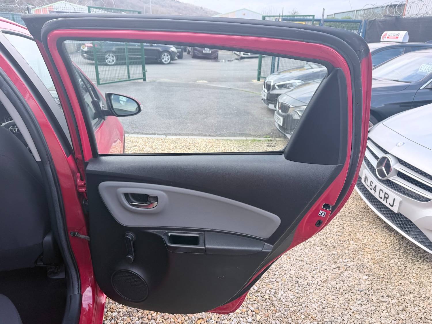 Used Toyota Yaris 2015 for sale - 77675415: Photo 34