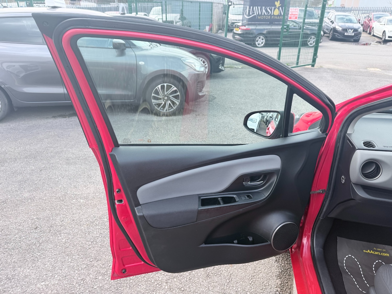 Used Toyota Yaris 2015 for sale - 77675415: Photo 38