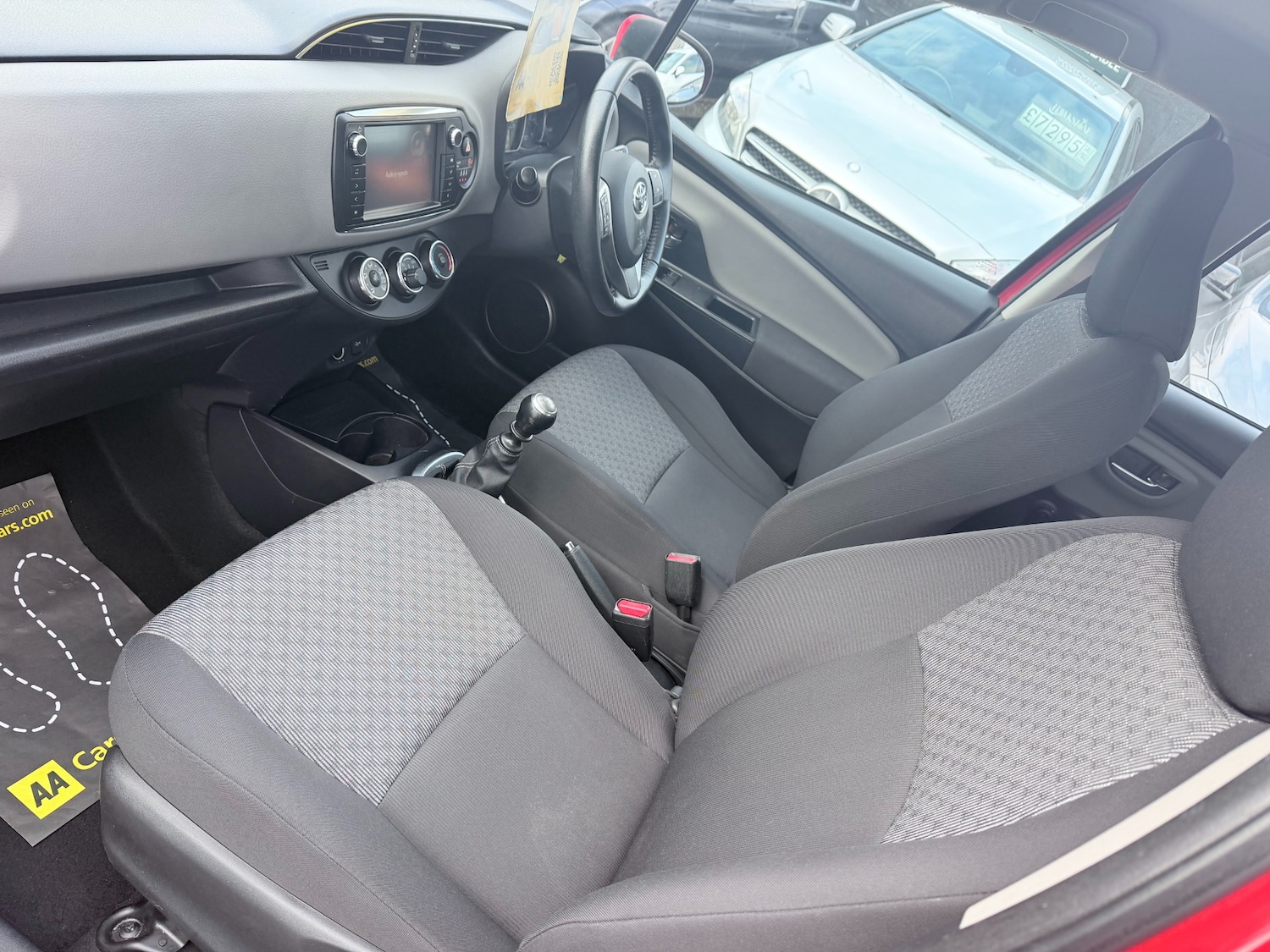 Used Toyota Yaris 2015 for sale - 77675415: Photo 39