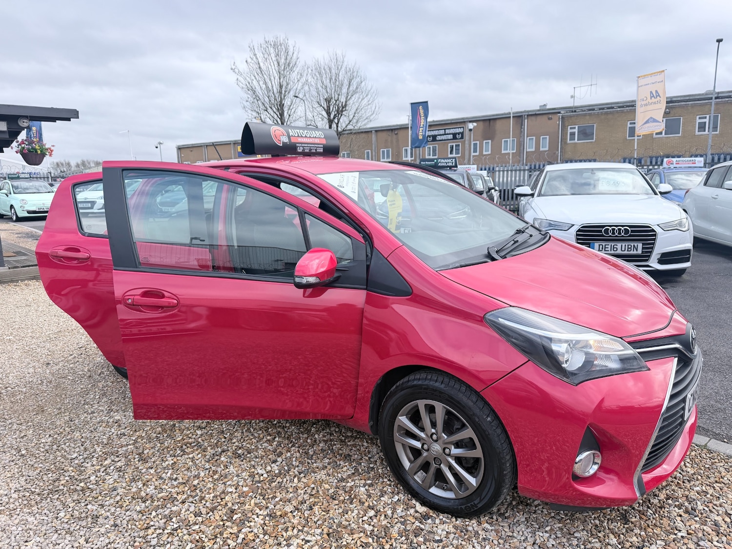 Used Toyota Yaris 2015 for sale - 77675415: Photo 41
