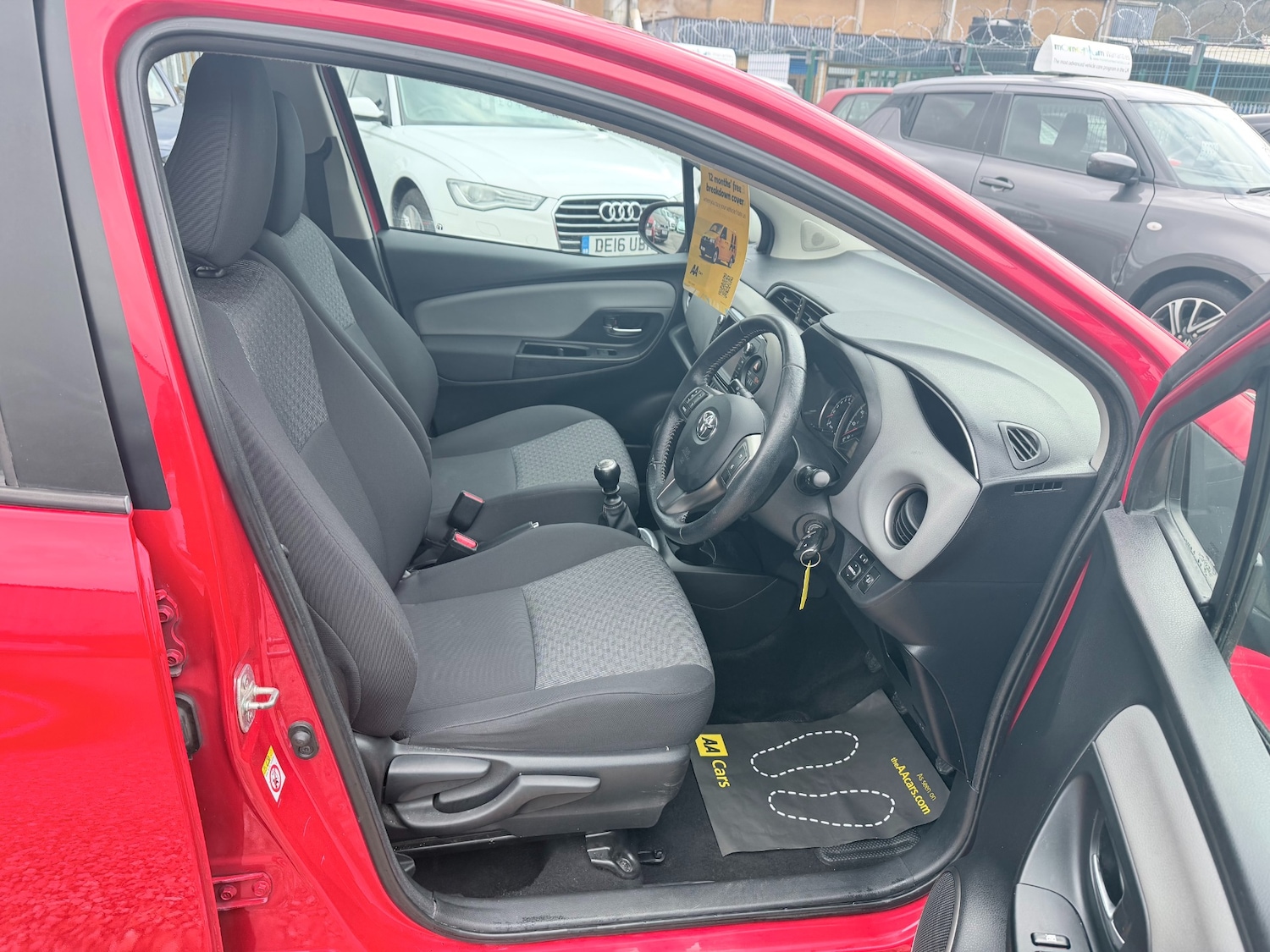 Used Toyota Yaris 2015 for sale - 77675415: Photo 8