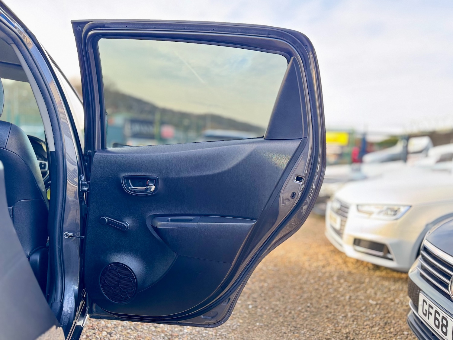 Used Toyota Yaris 2012 for sale - 77259323: Photo 38