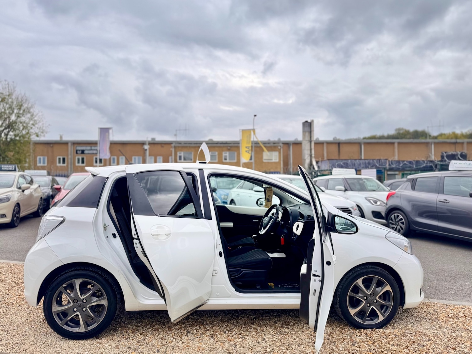 Used Toyota Yaris 2013 for sale - 76450383: Photo 45