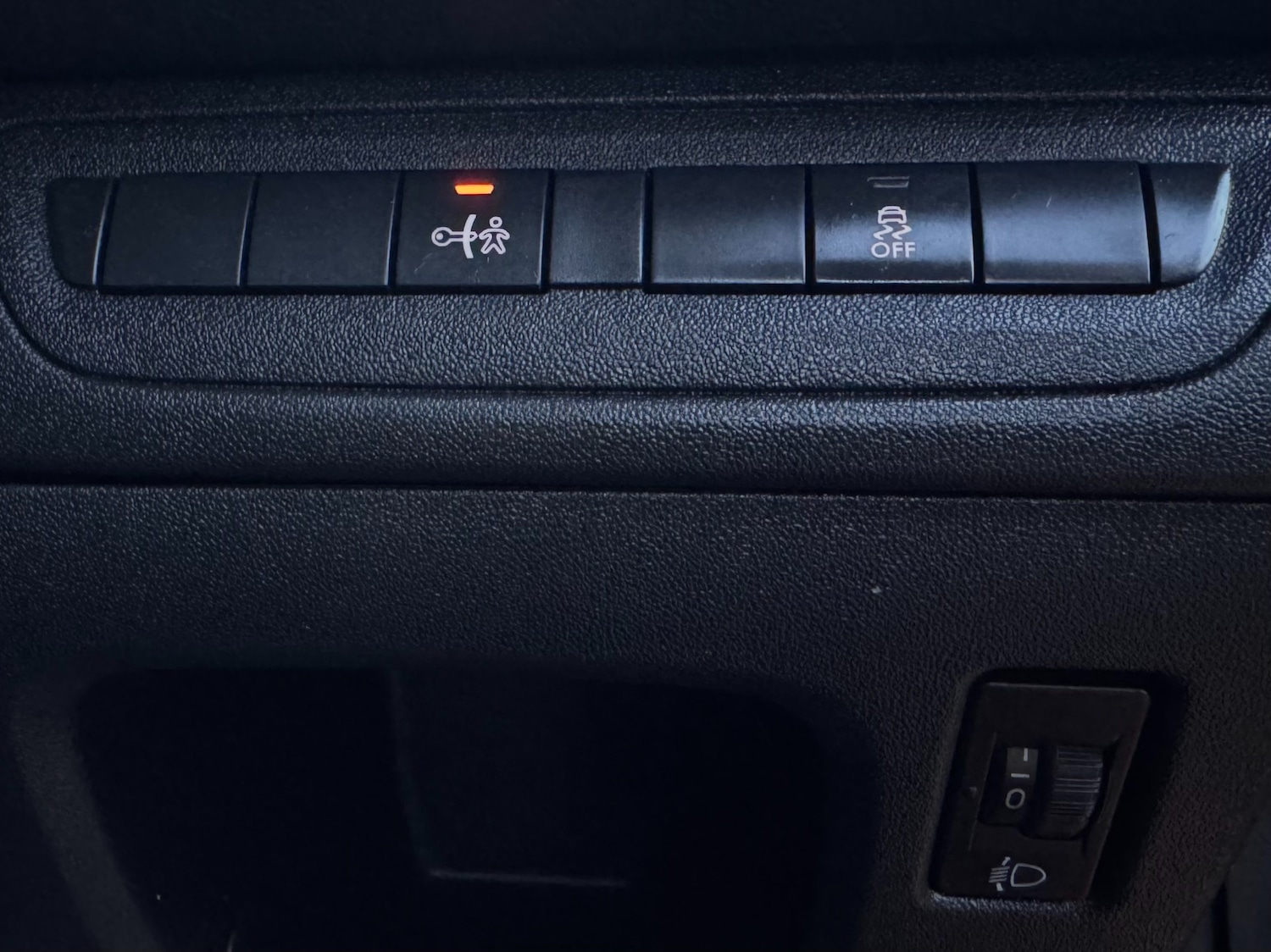 Used Peugeot 208 2013 for sale - 77051635: Photo 27