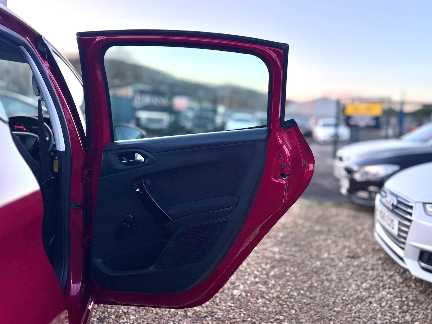 Used Peugeot 208 2013 for sale - 77051635: Photo 38